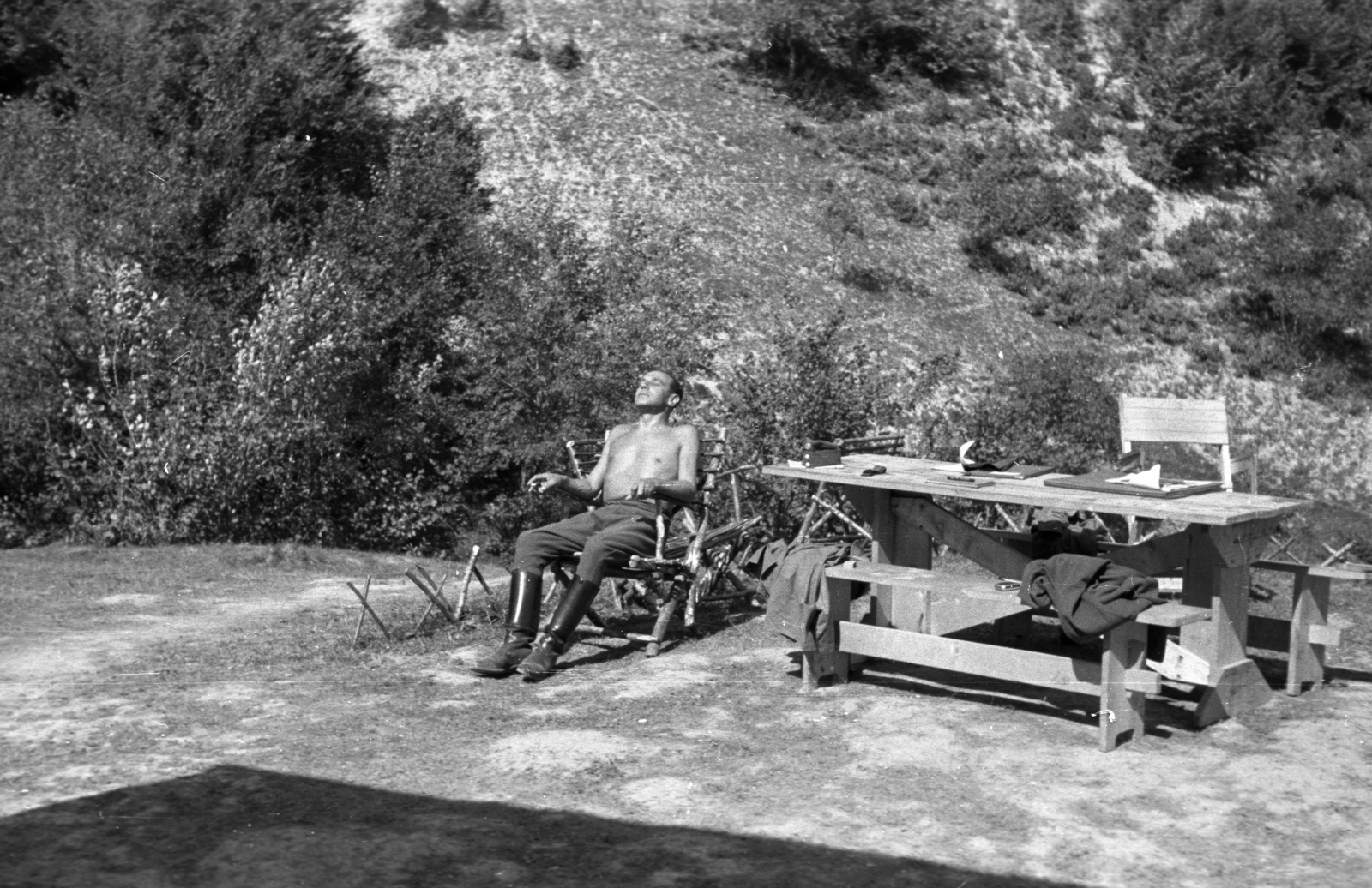 1939, Berkó Pál, sunbathe, relaxation, soldier, table, deck chair, Fortepan #78467