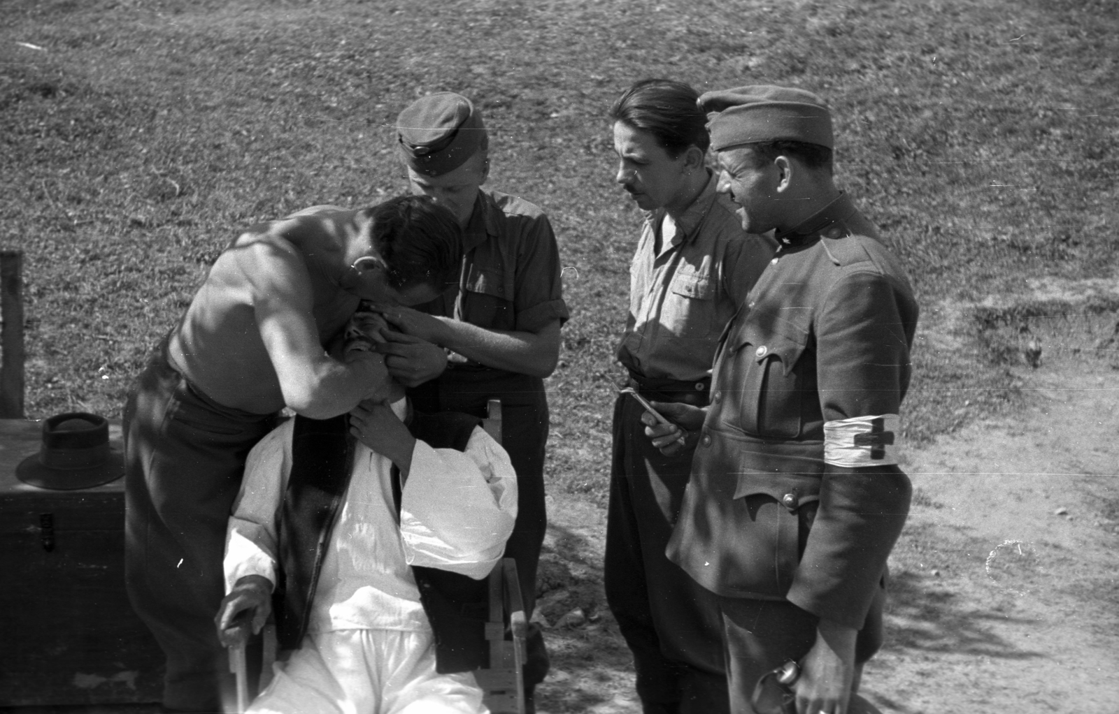 1939, Berkó Pál, soldier, armband, physical examination, dentist, paramedic, "Bocskai" side cap, Fortepan #78468