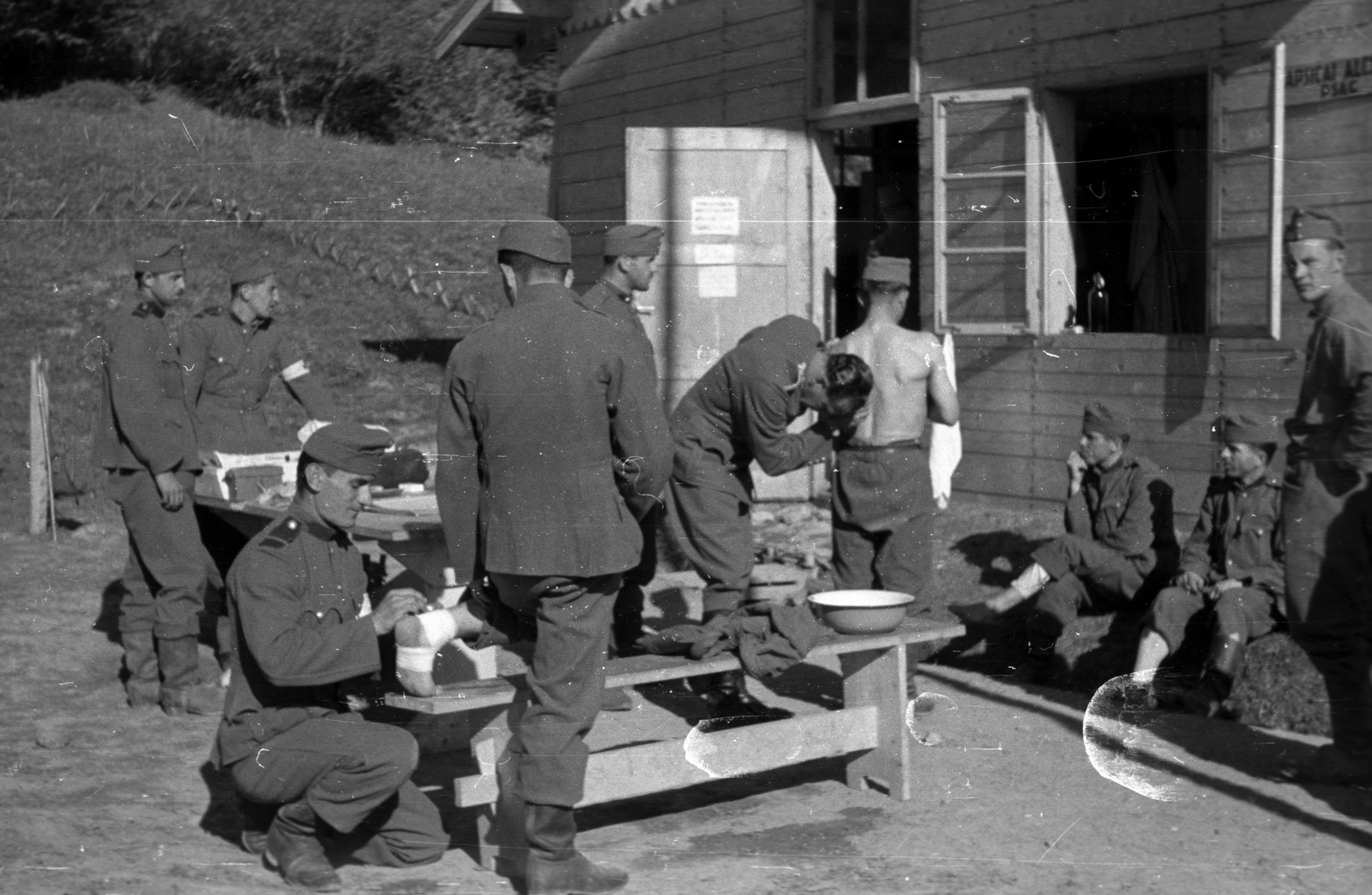 1939, Berkó Pál, katona, elsősegély, orvosi vizsgálat, felcser, Bocskai sapka, Fortepan #78488