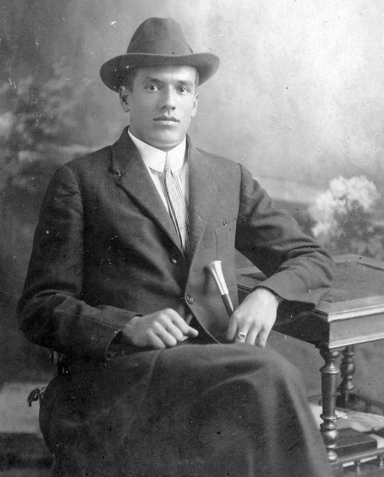 1927, Fortepan, portrait, hat, studio, man, walking cane, prop up on elbows, leg over leg, Fortepan #7852