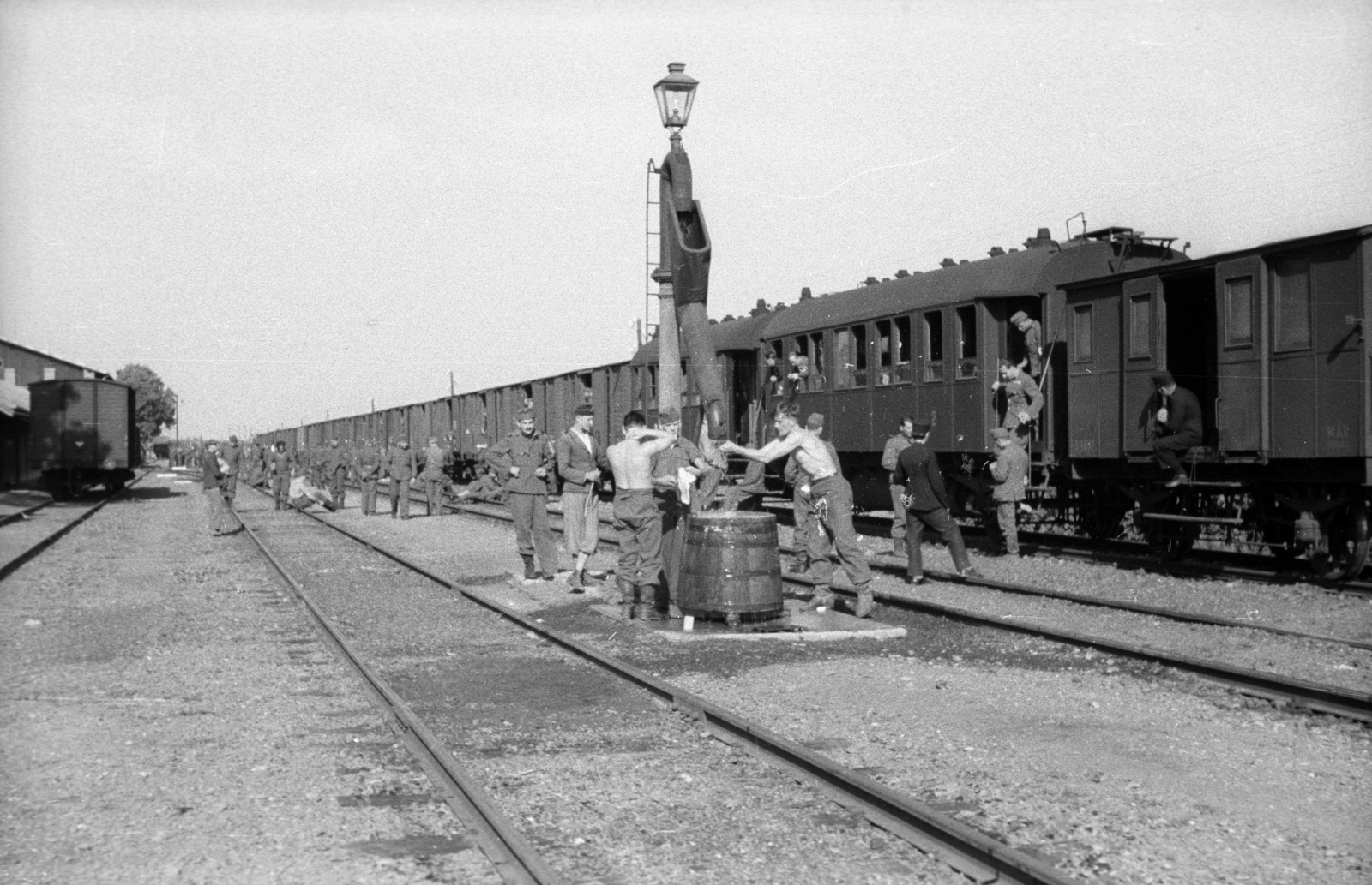 1939, Berkó Pál, rail, soldier, train station, train, water crane, bath, Fortepan #78520
