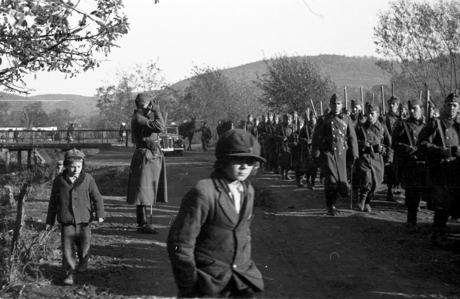 1939, Berkó Pál, soldier, wooden bridge, automobile, Fortepan #78527