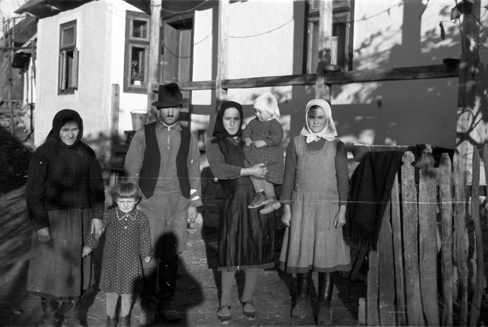 1939, Berkó Pál, family, tableau, folk costume, Fortepan #78531