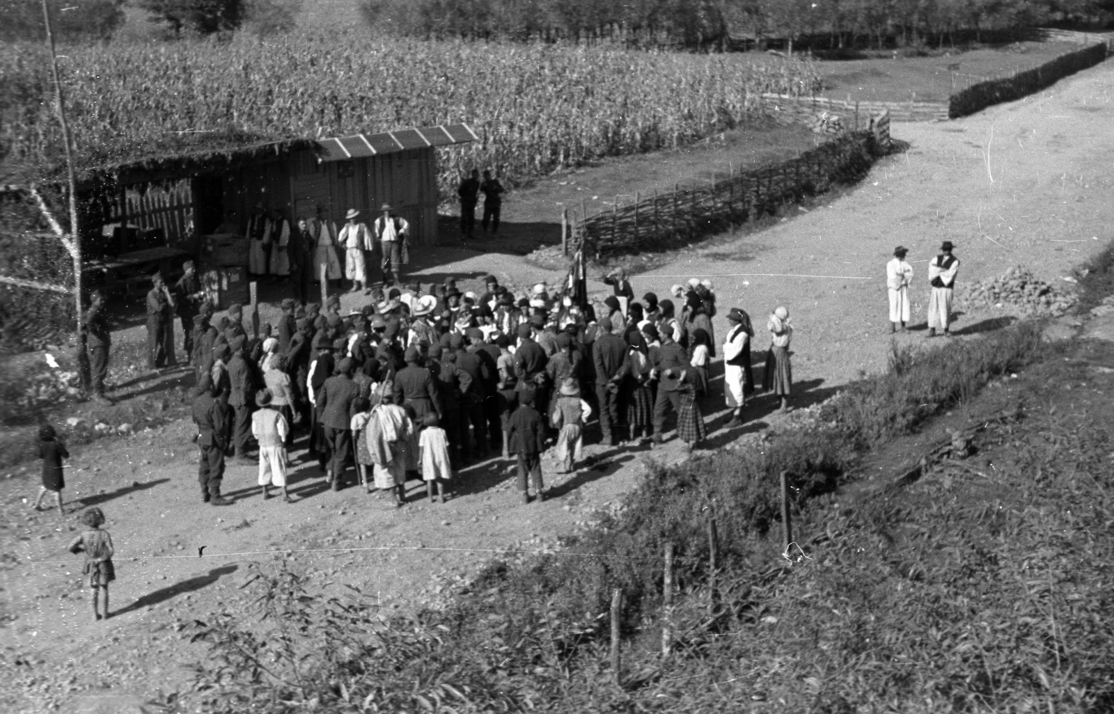 1939, Berkó Pál, folk costume, fence, corn, Fortepan #78542