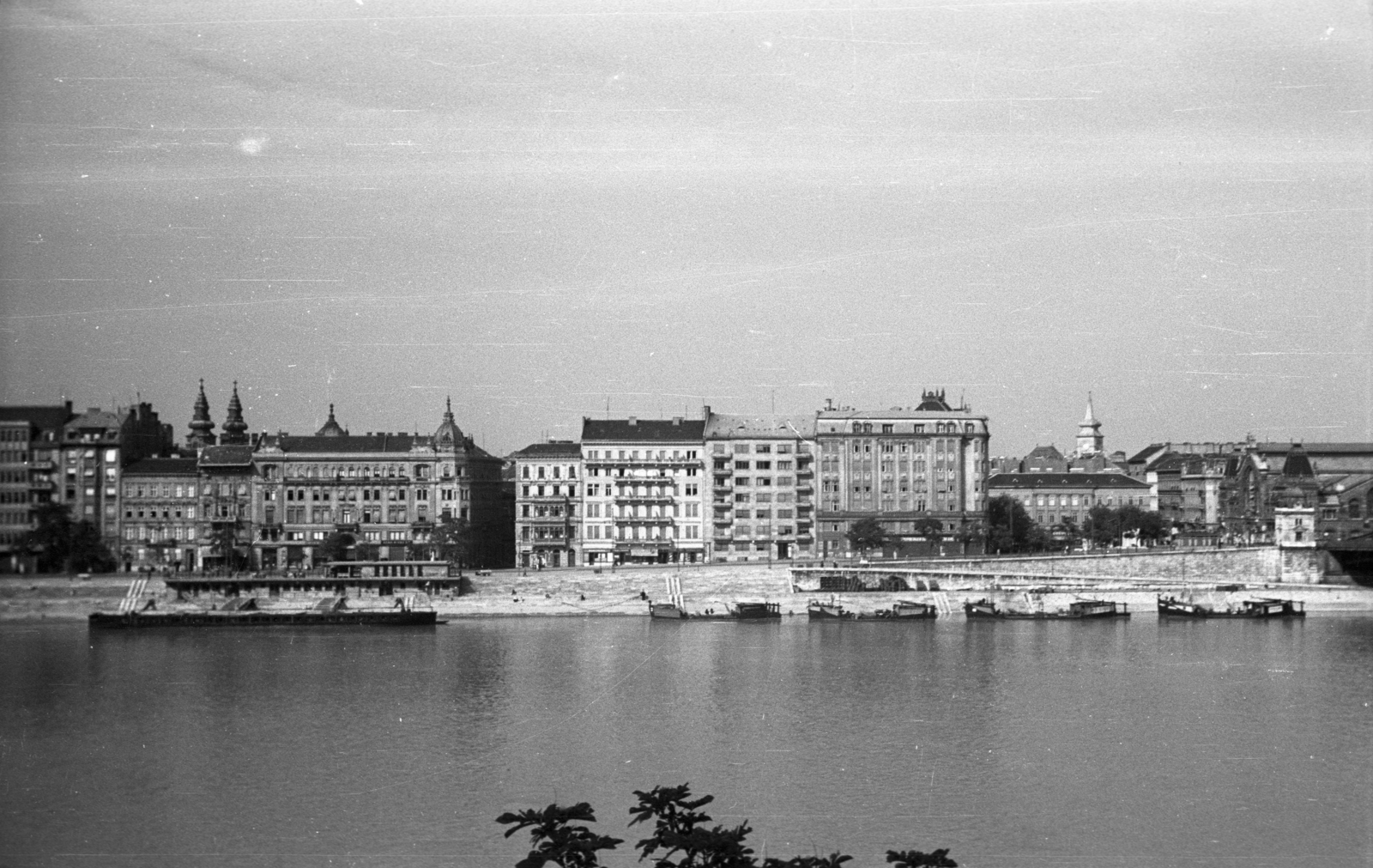 Hungary, Budapest V., kilátás a Gellérthegyről a Belgrád (Ferenc József) rakpart felé., 1942, Berkó Pál, Budapest, Fortepan #78590