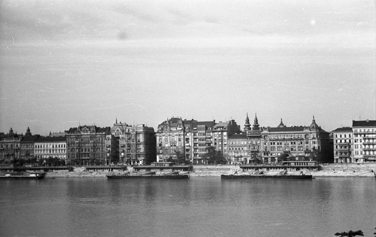Hungary, Budapest V., kilátás a Gellérthegyről a Belgrád (Ferenc József) rakpart felé., 1942, Berkó Pál, Budapest, Fortepan #78591