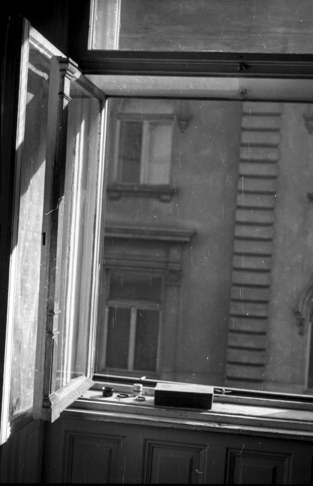 Hungary, Budapest VIII., a felvétel a József körút 31/a számú ház III. emeleti lakásában készült., 1948, Berkó Pál, Budapest, window, slanted, Fortepan #78602