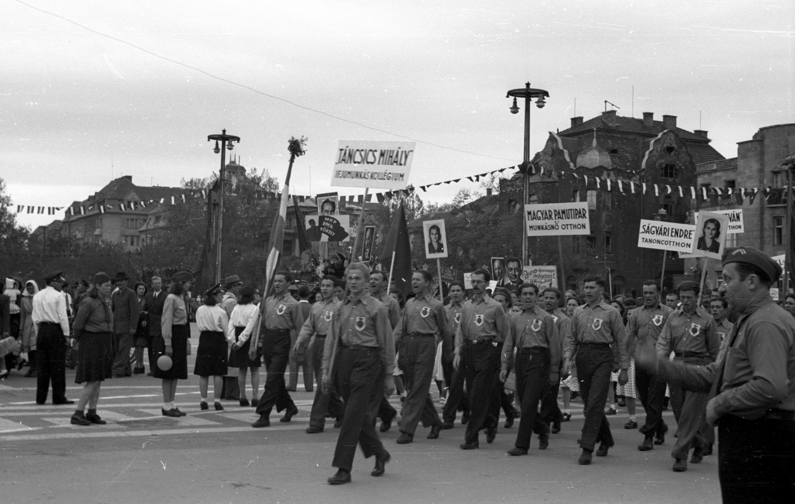 Hungary, Budapest XIV., Hősök tere, május 1-i ünnepség., 1947, Berkó Pál, Budapest, youth, march, uniform, Fortepan #78665