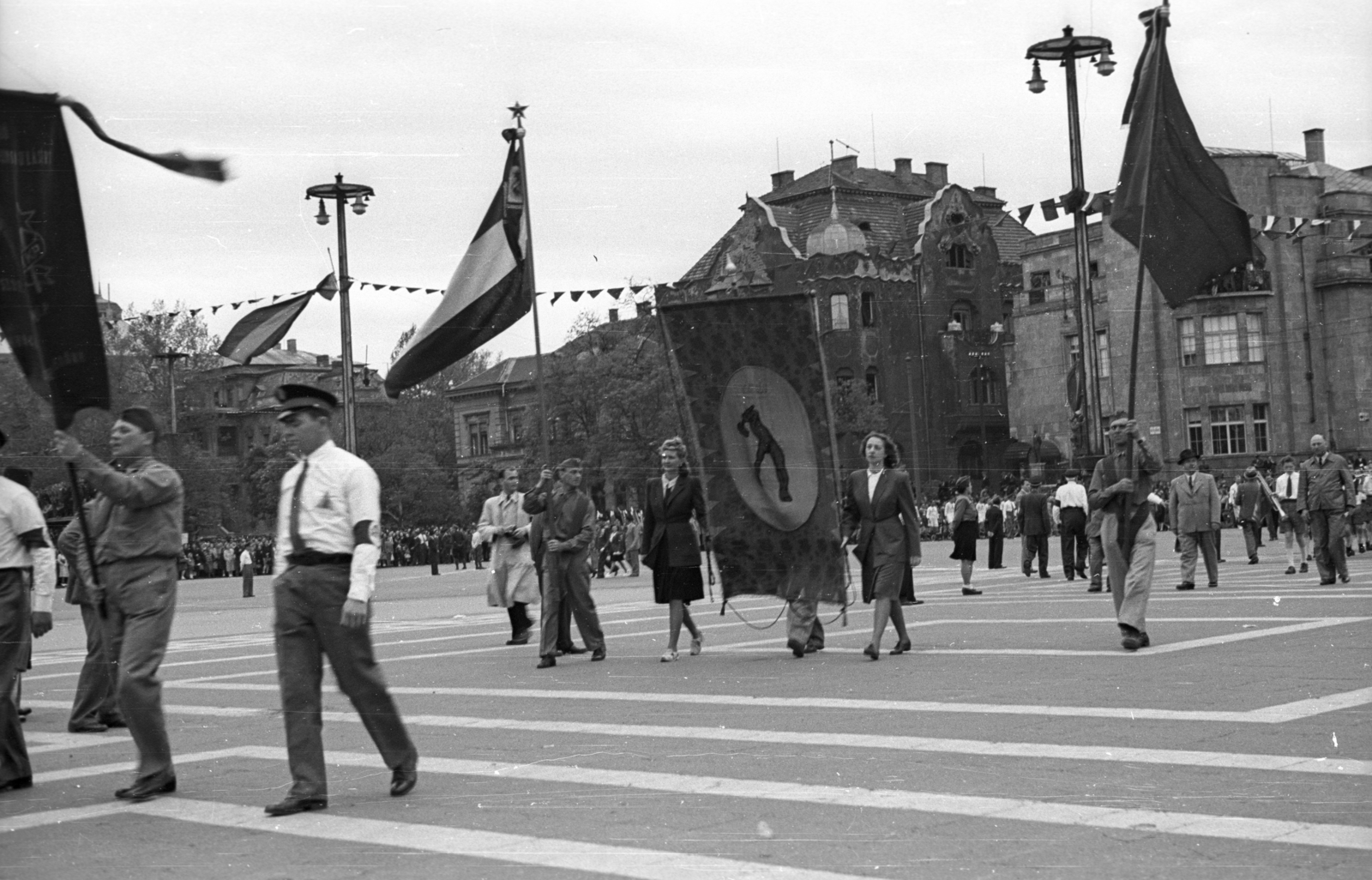 Magyarország, Budapest XIV., Hősök tere, május 1-i ünnepség., 1947, Berkó Pál, karszalag, Budapest, Fortepan #78689