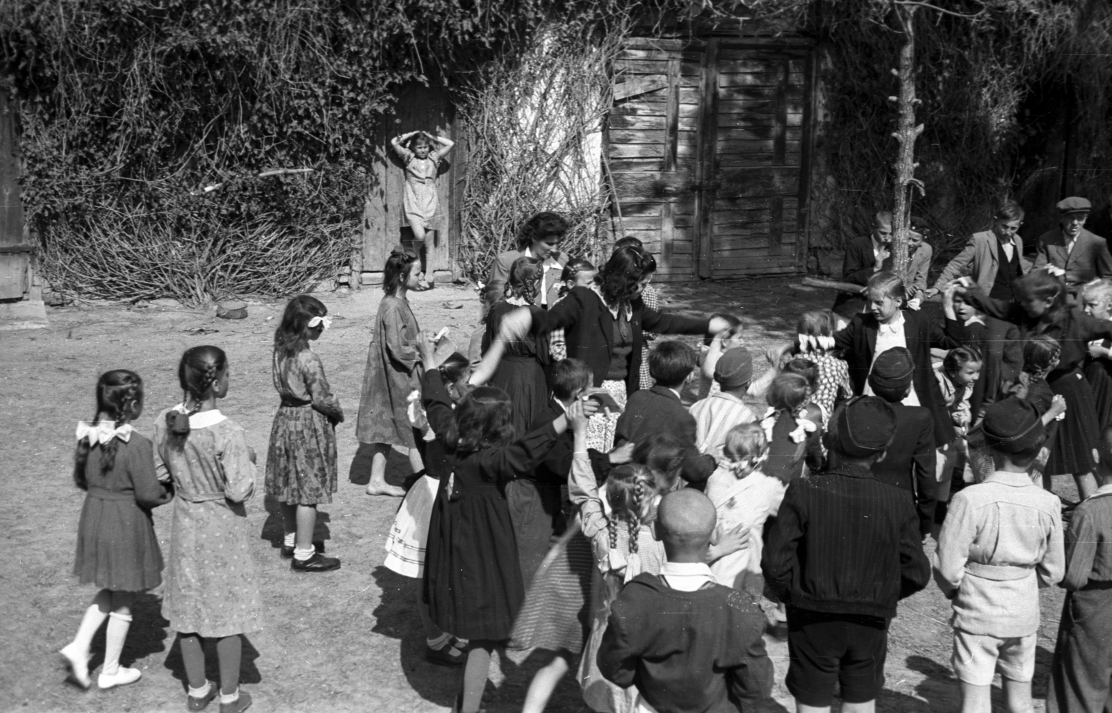 1947, Berkó Pál, girls, boys, toy, Fortepan #78701