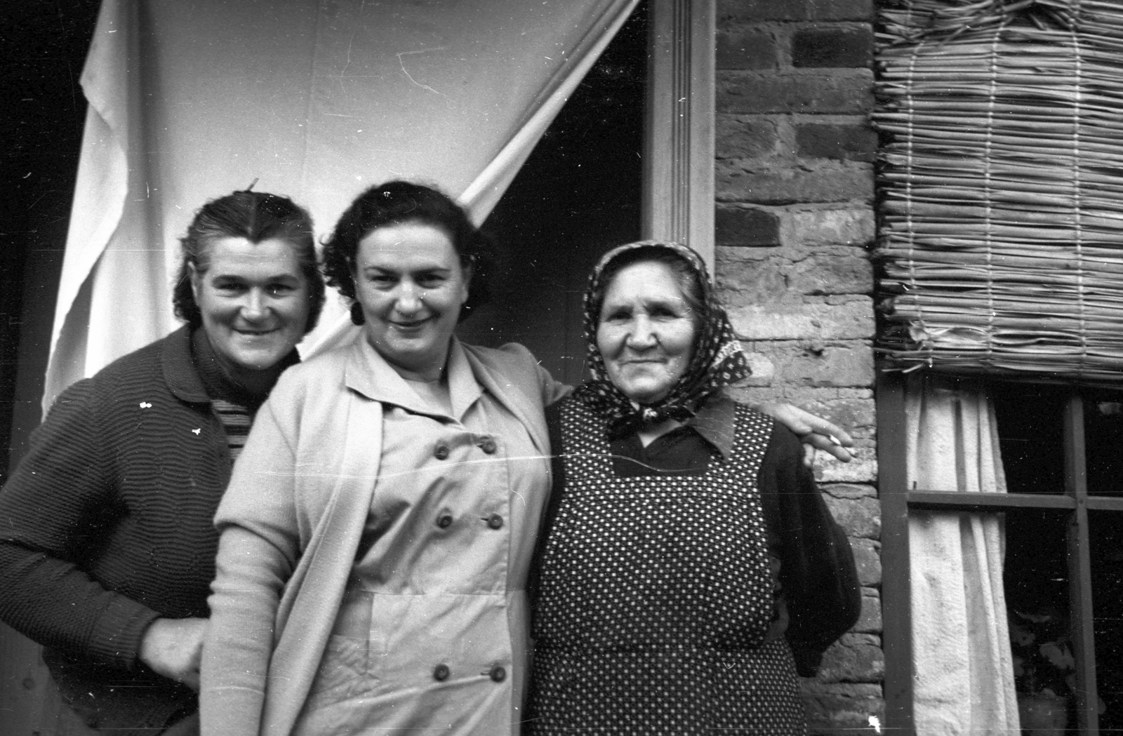 Hungary, Bősárkány, 1960, Berkó Pál, generations, headscarf, Fortepan #78727