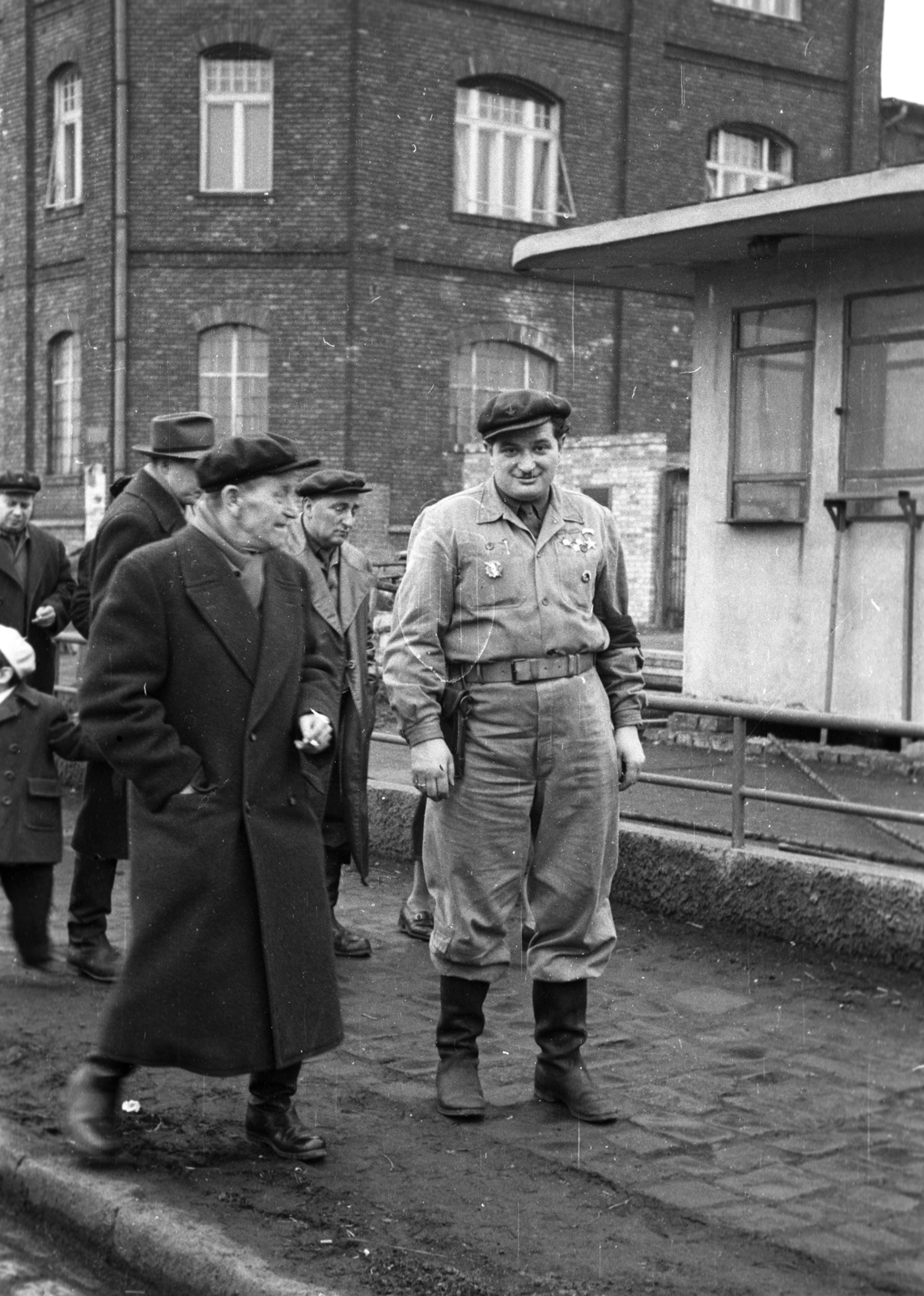 Hungary, Budapest VIII., Kerepesi út, szemben a Fővárosi Autótaxi Vállalat épülete., 1959, Berkó Pál, Budapest, Fortepan #78736