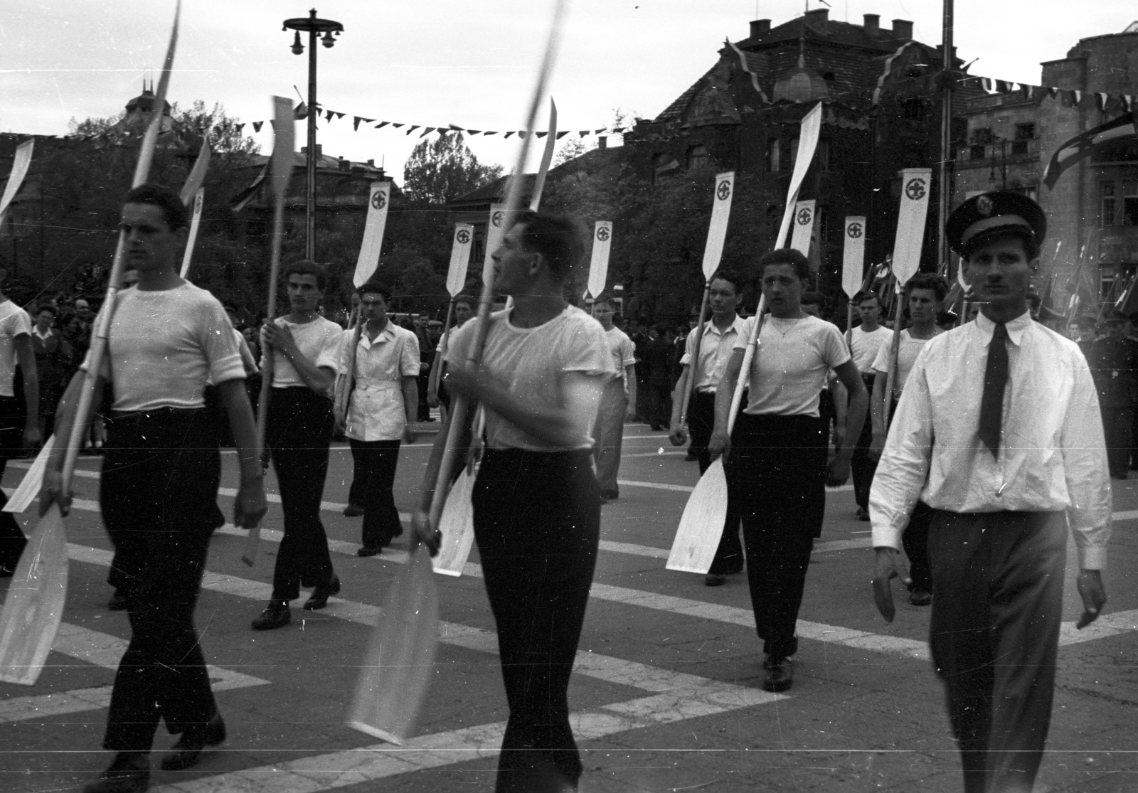 Hungary, Budapest XIV., Hősök tere, május 1-i ünnepség., 1947, Berkó Pál, Budapest, march, sportsperson, paddle, Fortepan #78740