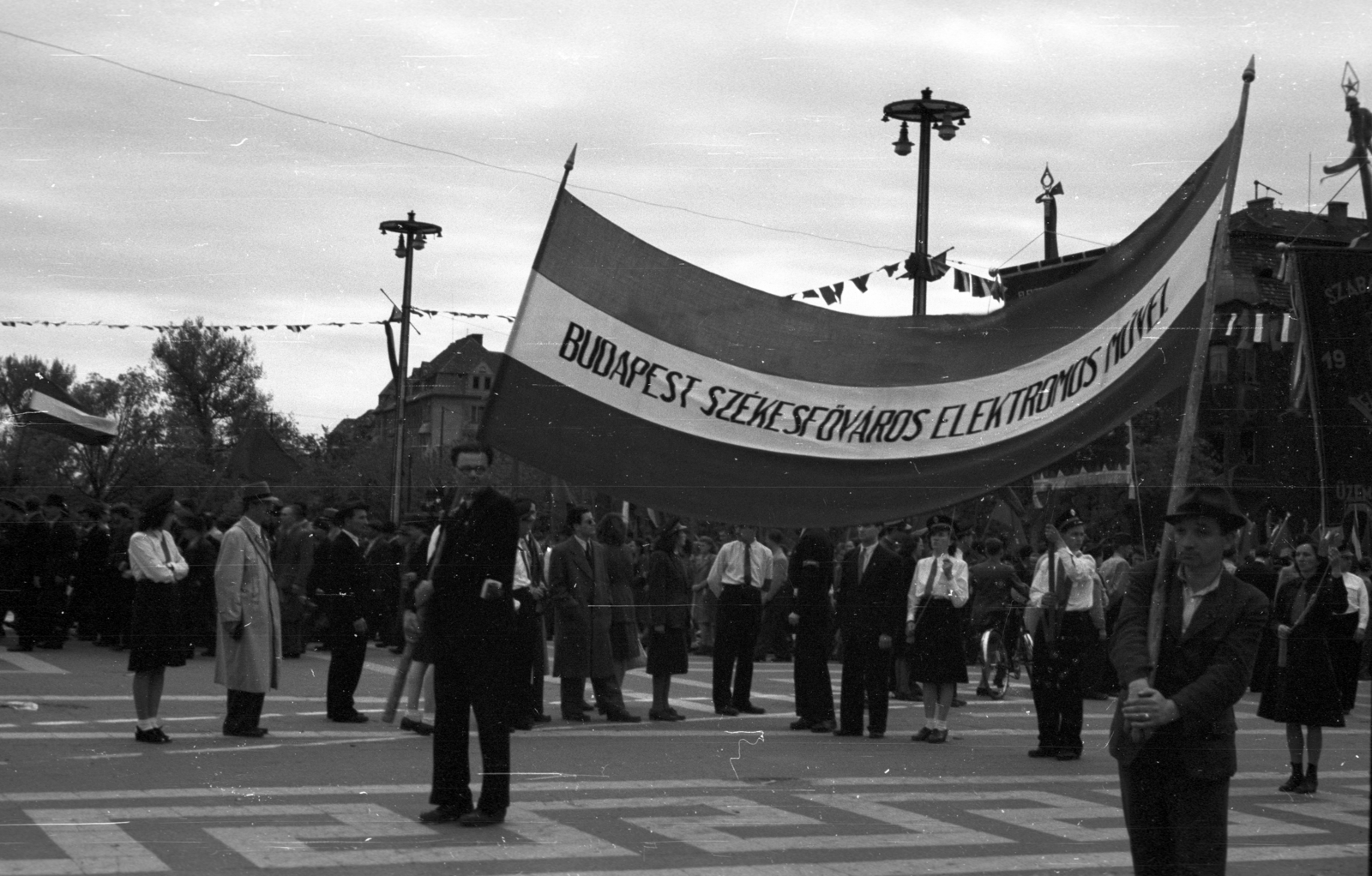 Hungary, Budapest XIV., Hősök tere, május 1-i ünnepség., 1947, Berkó Pál, Budapest, flag, Fortepan #78743