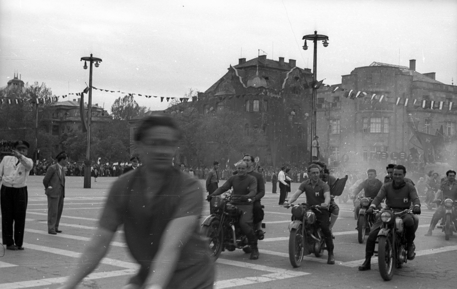 Hungary, Budapest XIV., Hősök tere, háttérben a Dózsa György út házsora, május 1-i ünnepség., 1947, Berkó Pál, Budapest, march, motorcycle, Fortepan #78821