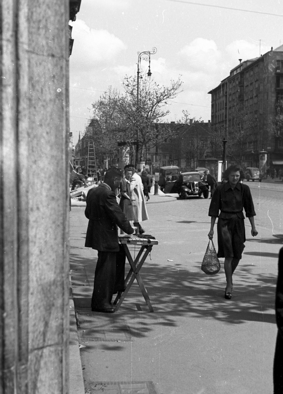 Hungary, Budapest VII., Rákóczi út a Kazinczy utca sarkától a Rókus kórház felé nézve., 1946, Berkó Pál, gamble, Budapest, Fortepan #78826