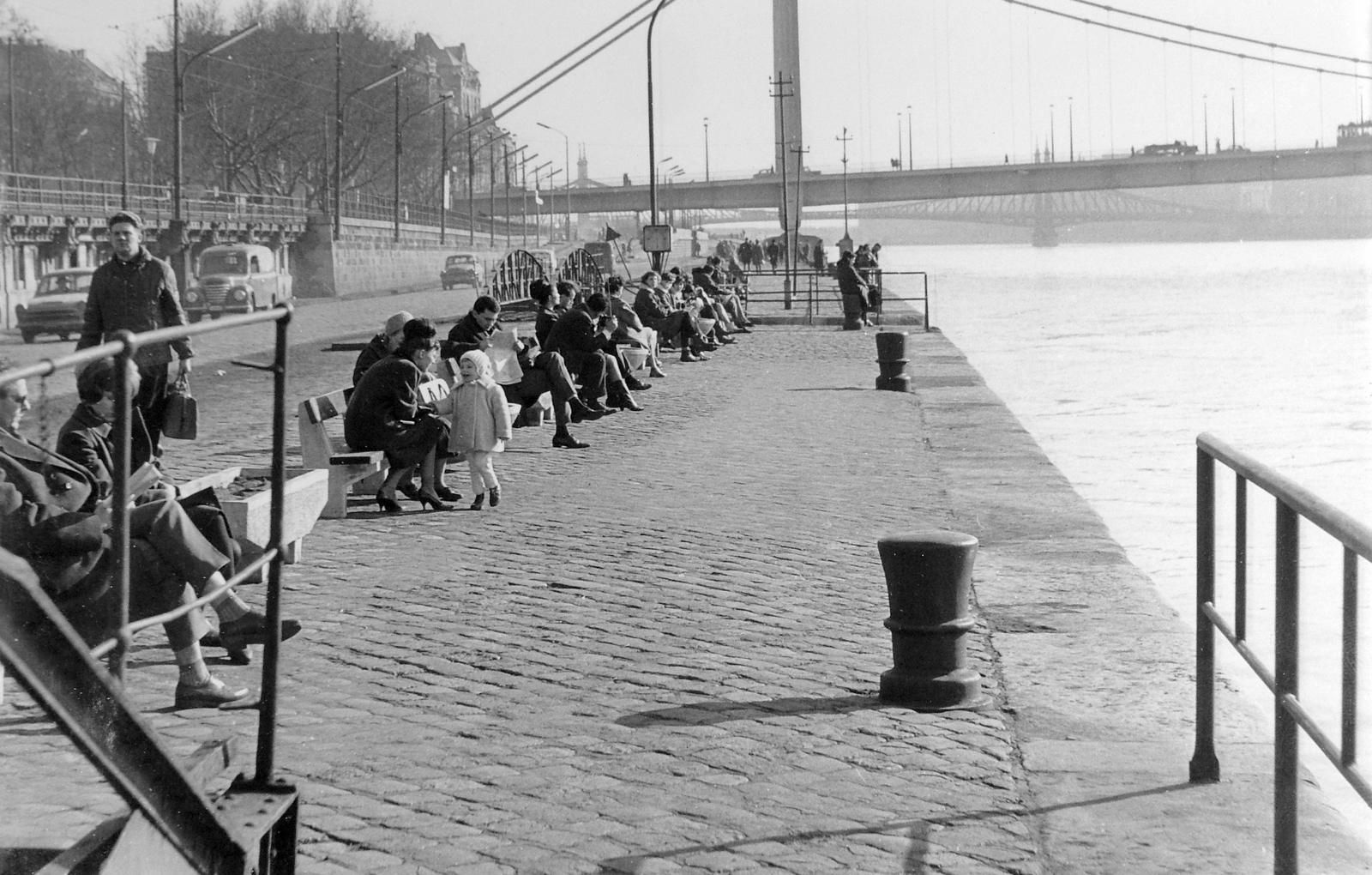 Hungary, Budapest V., pesti alsó rakpart., 1966, Fortepan, sunshine, bridge, bench, wharf, Budapest, Fortepan #7885