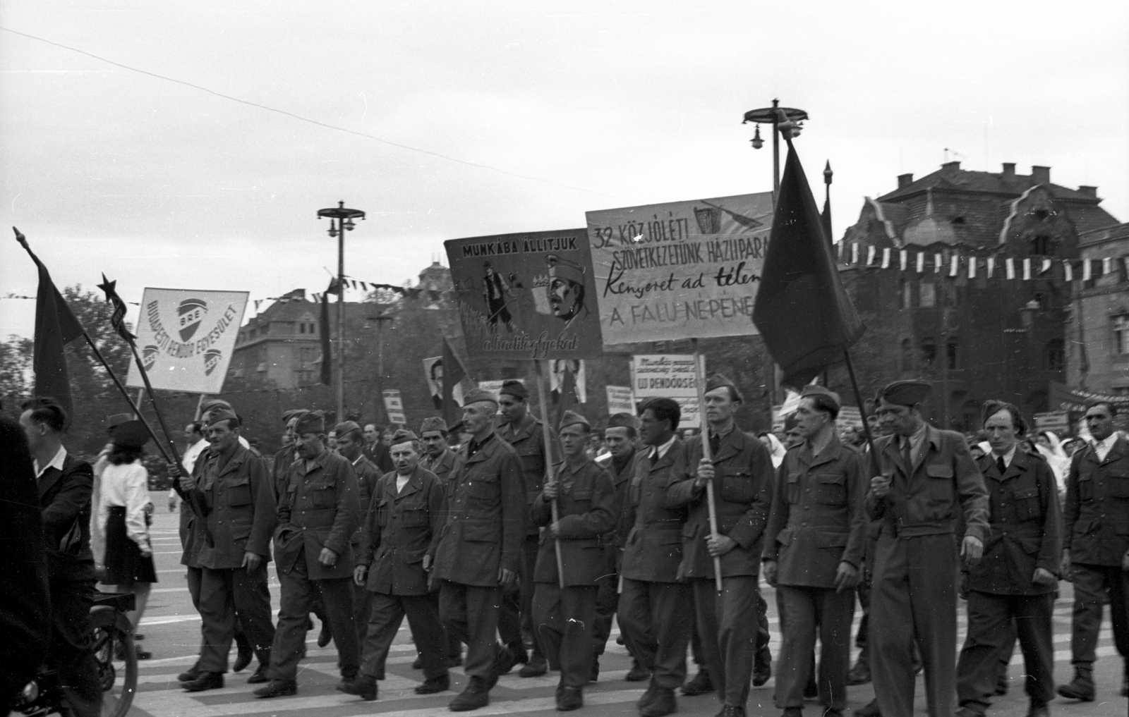 Hungary, Budapest XIV., Hősök tere, május 1-i ünnepség., 1947, Berkó Pál, Budapest, banner, march, Fortepan #78856