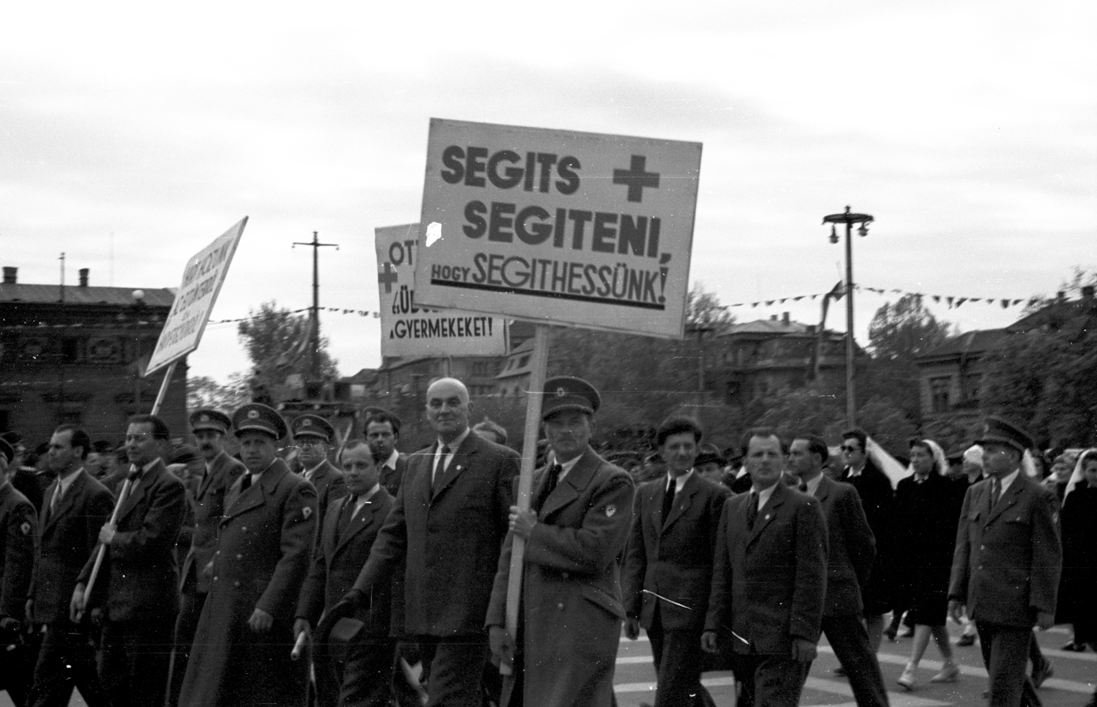 Hungary, Budapest XIV., Hősök tere, május 1-i ünnepség., 1947, Berkó Pál, label, Budapest, banner, march, Fortepan #78873