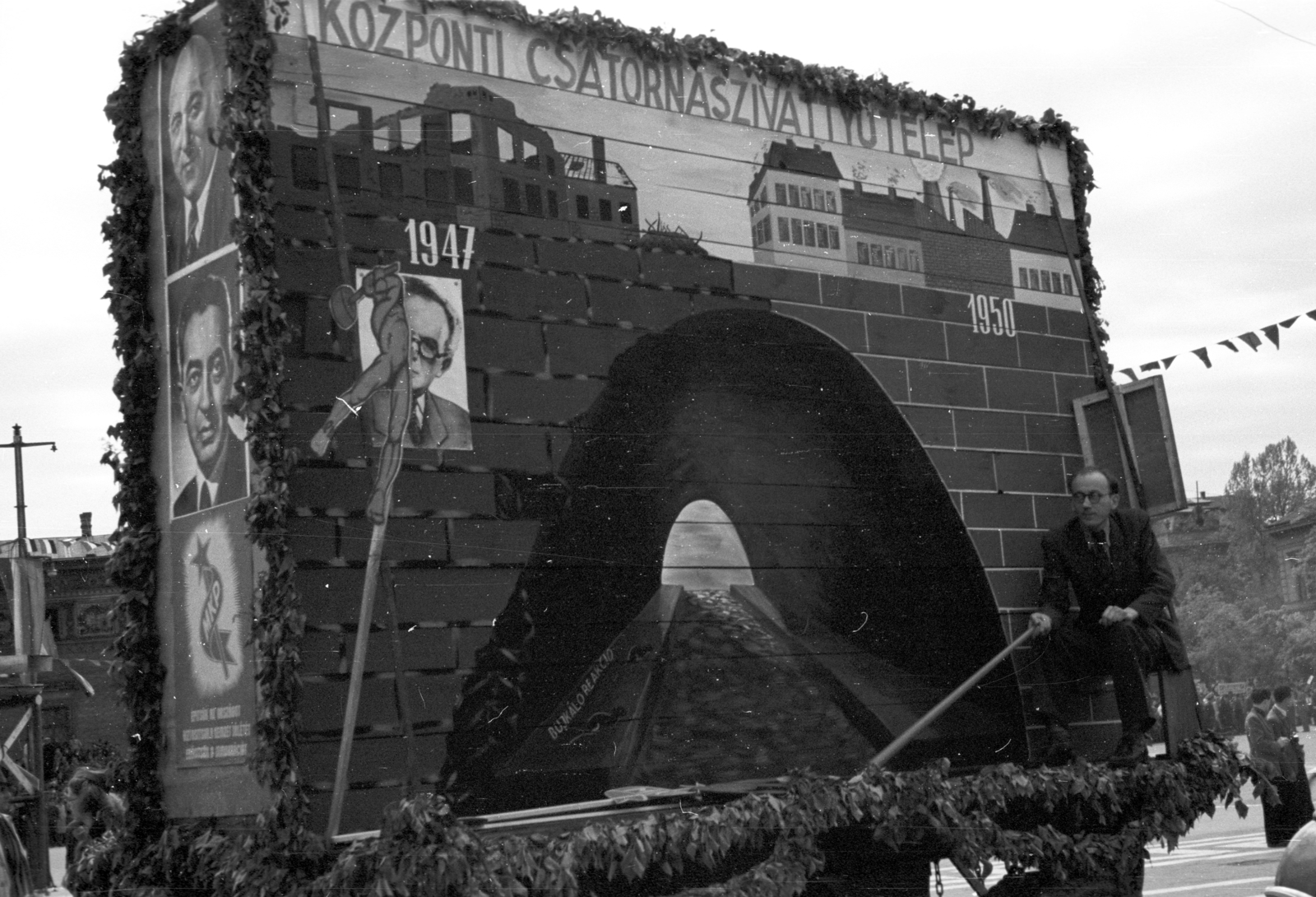 Hungary, Budapest XIV., Hősök tere, május 1-i ünnepség., 1947, Berkó Pál, Budapest, ad truck, Fortepan #78877
