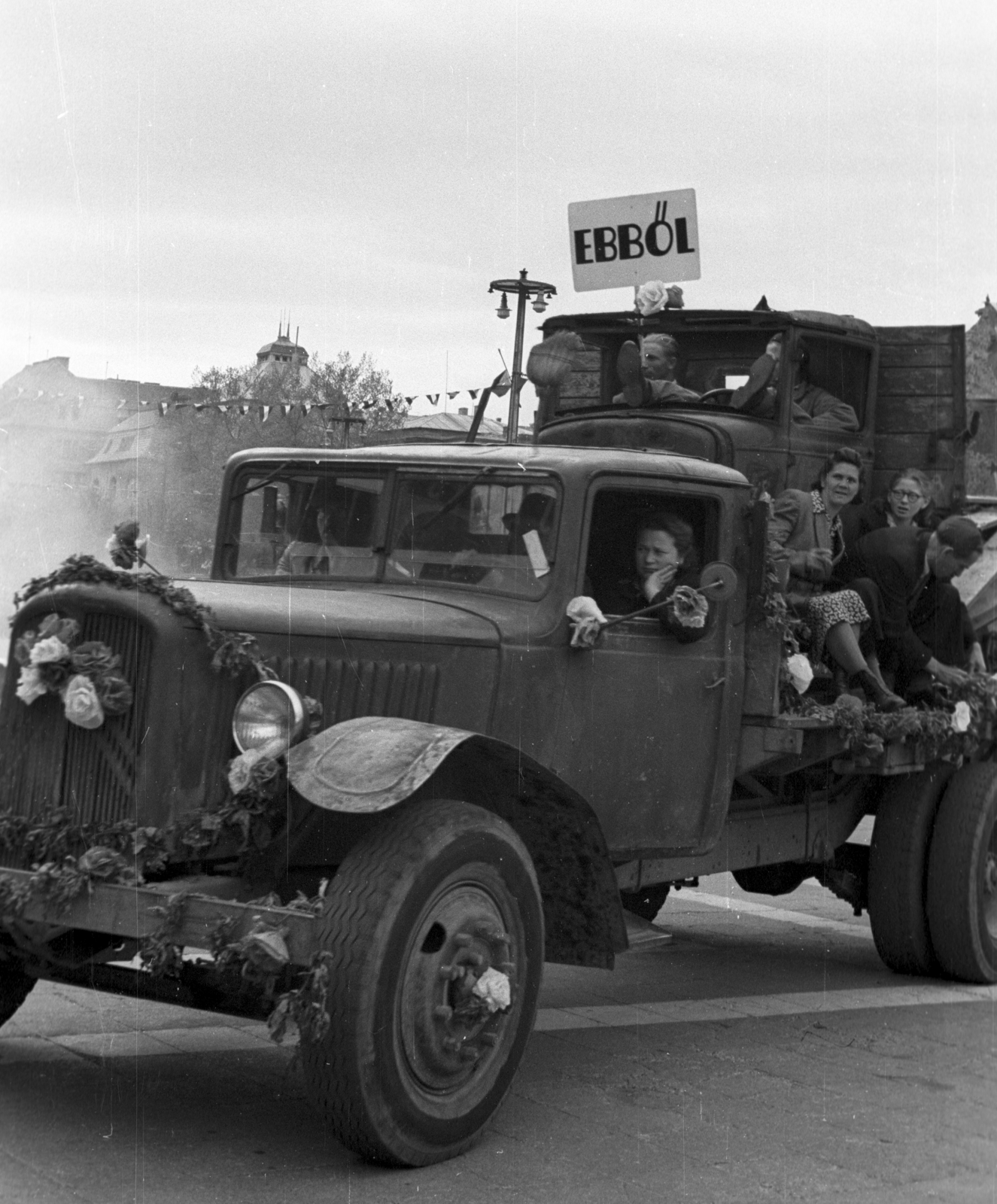 Hungary, Budapest XIV., Hősök tere, május 1-i felvonulás., 1947, Berkó Pál, commercial vehicle, Citroën-brand, Budapest, ad truck, Citroën T45, Fortepan #78965