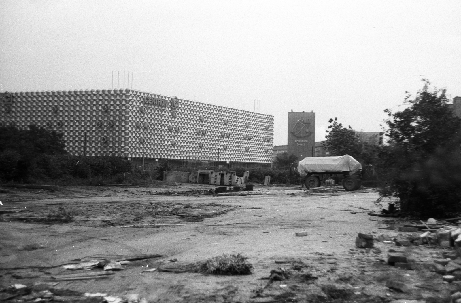 Németország, Drezda, a Prager Strasse-n épülő CENTRUM áruház hátsó frontja., 1977, Berkó Pál, NDK, Fortepan #79028