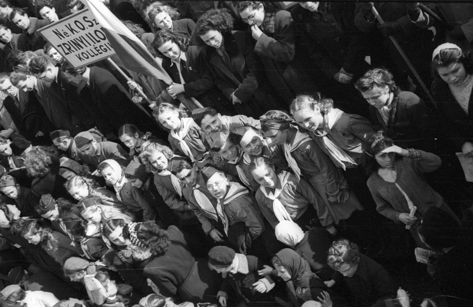 Hungary, Budapest VIII., Múzeumkert, március 15-i ünnepség., 1947, Berkó Pál, Budapest, pioneer, kids, Fortepan #79052