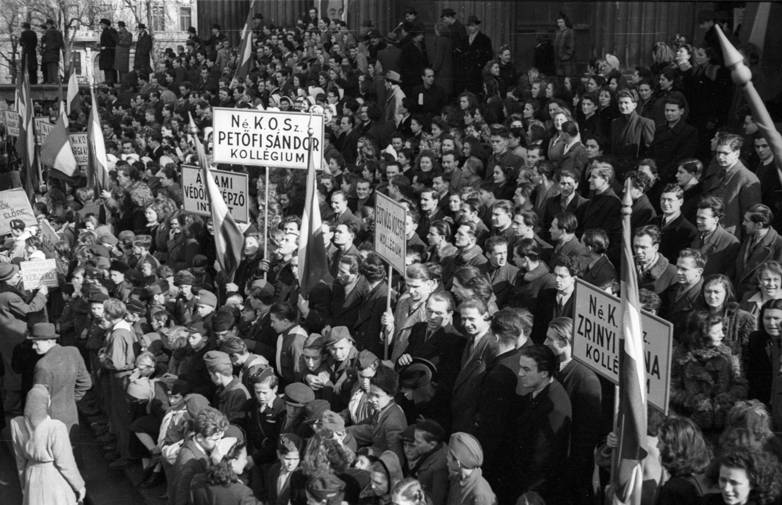 Magyarország, Budapest VIII., Múzeumkert, március 15-i ünnepség., 1947, Berkó Pál, Budapest, tömeg, Fortepan #79053