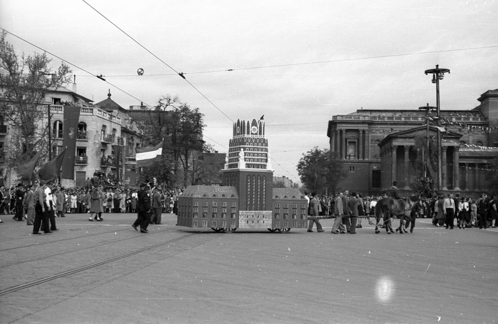 Hungary, Budapest XIV., Hősök tere, május 1-i ünnepség., 1947, Berkó Pál, Budapest, march, ad truck, Fortepan #79082