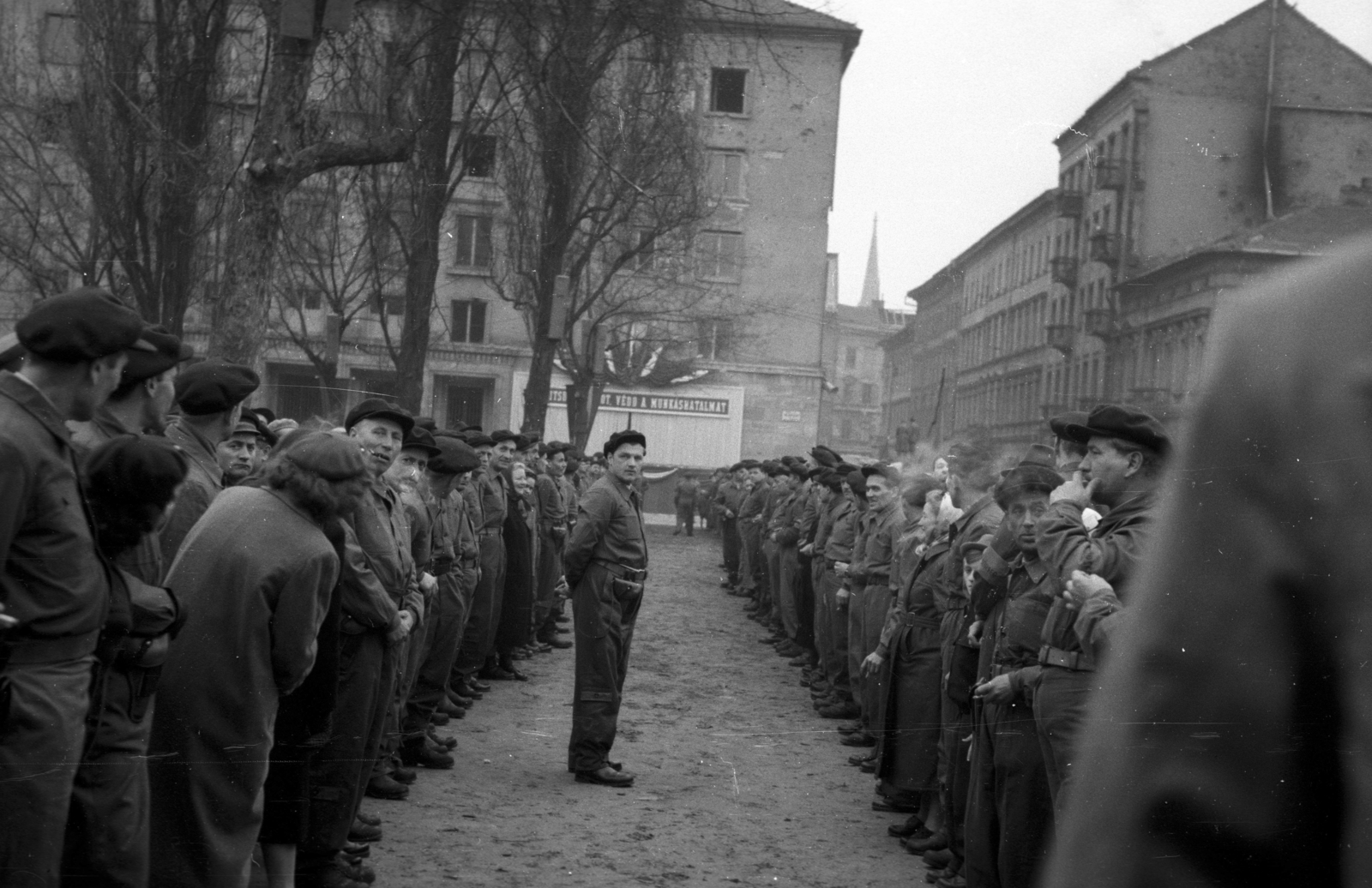 Hungary, Budapest VIII., II. János Pál pápa (Köztársaság) tér, az MSZMP nagygyűlése a párt Budapesti Bizottságának székháza előtt, 1957. március 29-én., 1957, Berkó Pál, Workers' Militia, Budapest, Fortepan #79115