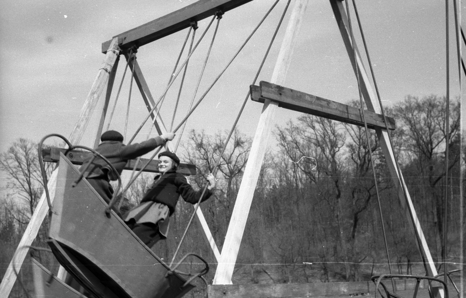 Hungary, Budapest II., Nagyrét., 1956, Berkó Pál, swing-boat, Budapest, Fortepan #79120