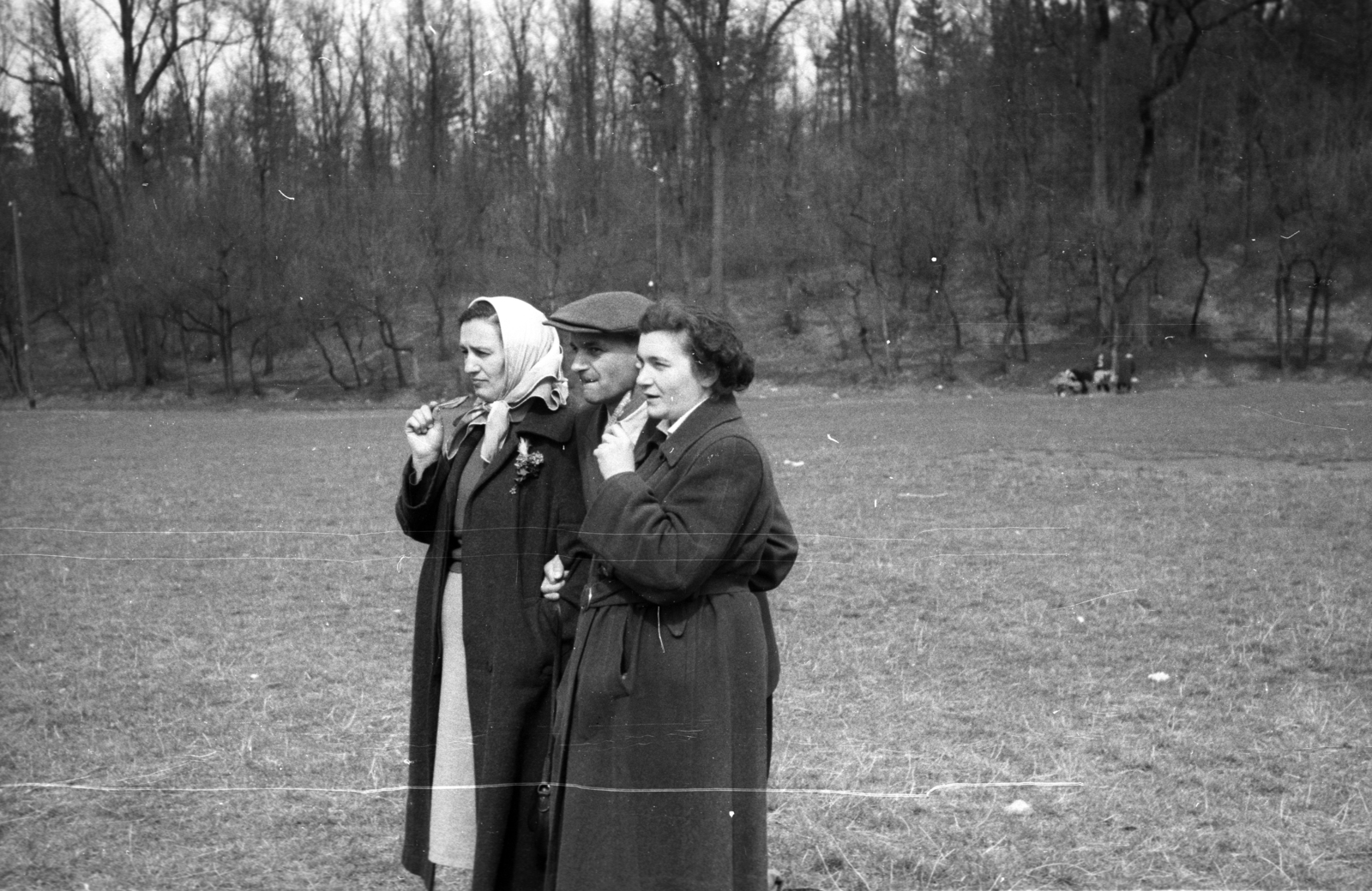 Hungary, Budapest II., Nagyrét., 1956, Berkó Pál, Budapest, headscarf, Fortepan #79122