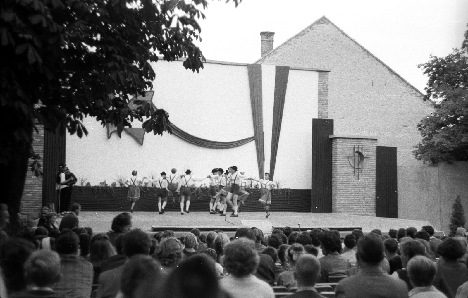 Hungary,Lake Balaton, Keszthely, szabadtéri színpad., 1947, Berkó Pál, flag, dance, folk costume, folk dance, Fortepan #79249