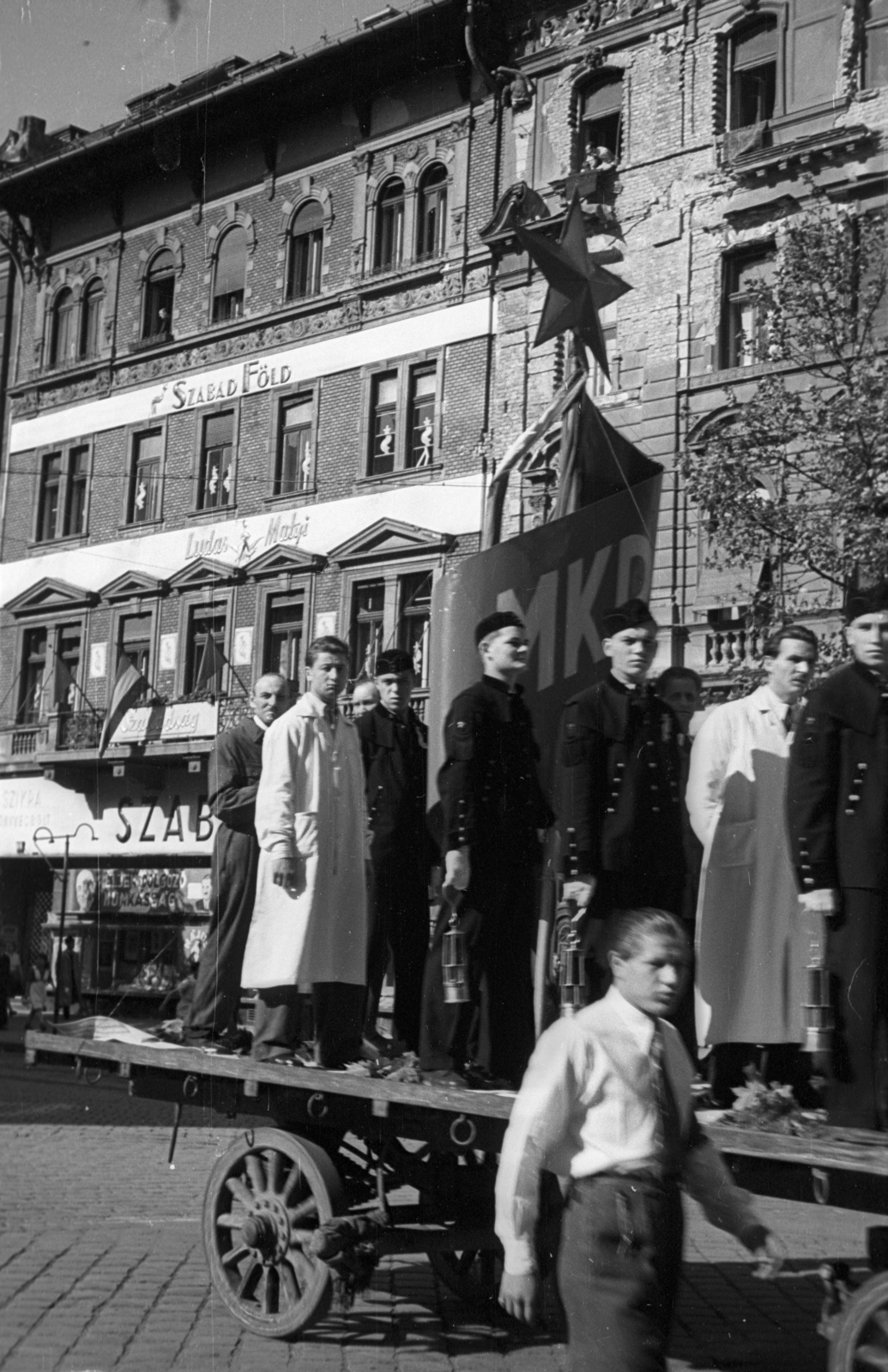 Magyarország, Budapest VIII., József körút a Népszínház utca torkolatától nézve. Május 1-i felvonulás., 1946, Berkó Pál, május 1, bányász, Budapest, Fortepan #79257