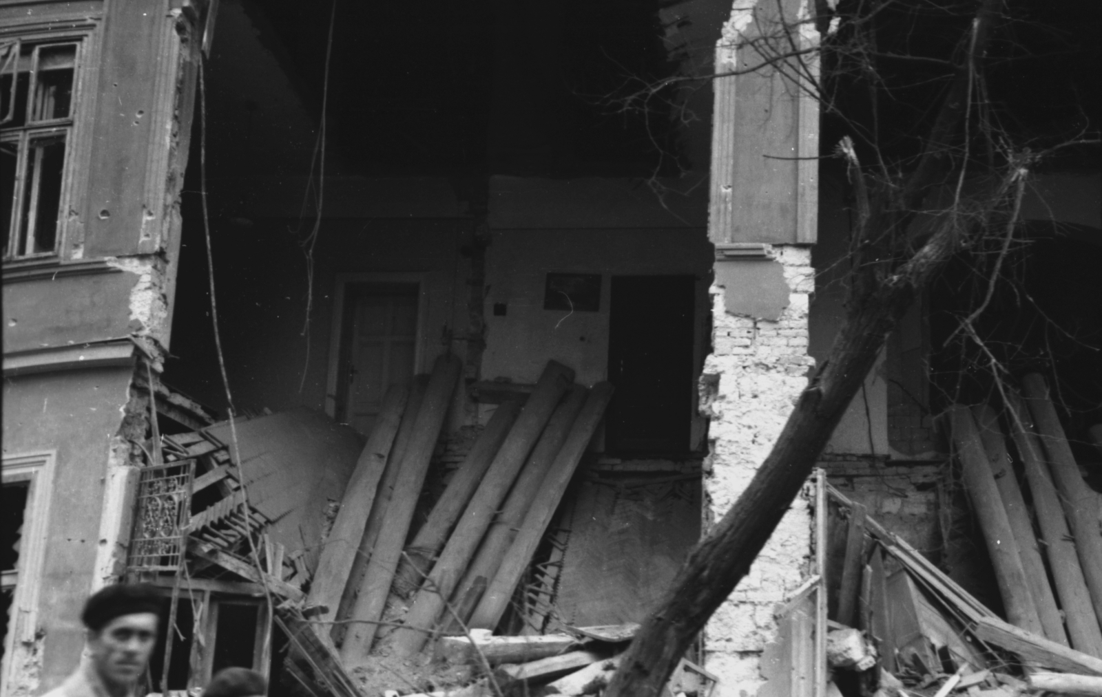 Hungary, Budapest VIII., Üllői út 56., 1956, Berkó Pál, revolution, Budapest, damaged building, Fortepan #79423