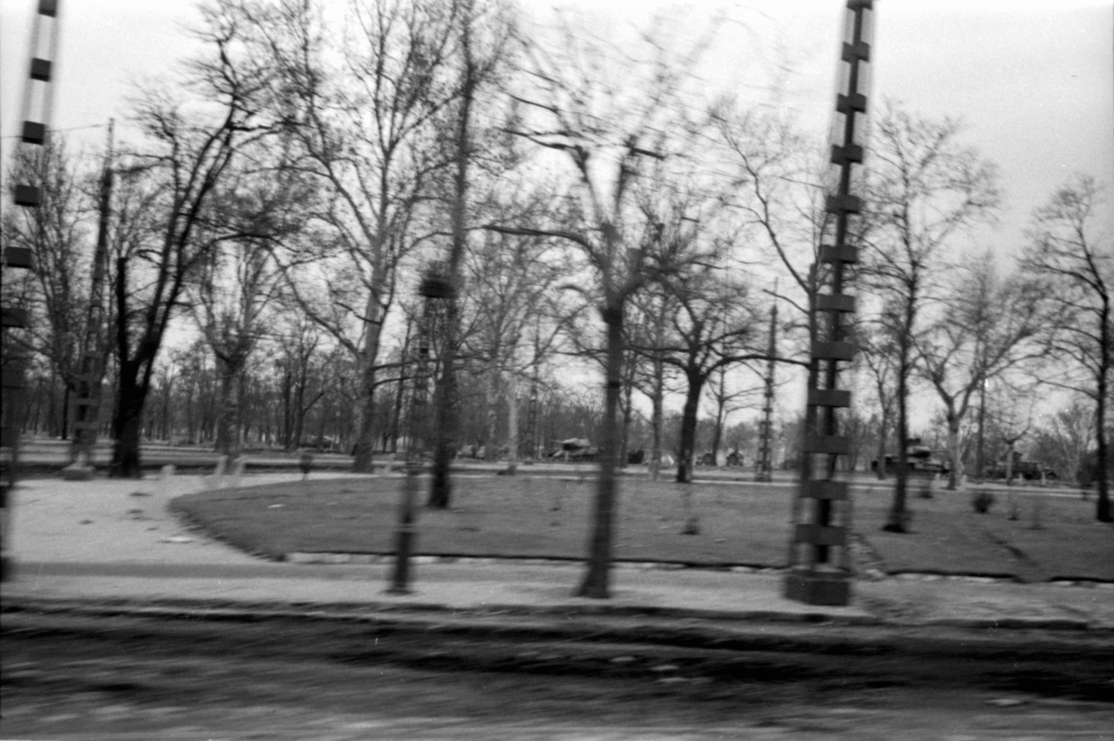 Hungary, Budapest X., Könyves Kálmán körút az Elnök utcánál, szemben a Népliget., 1956, Berkó Pál, revolution, tank, Budapest, Fortepan #79432