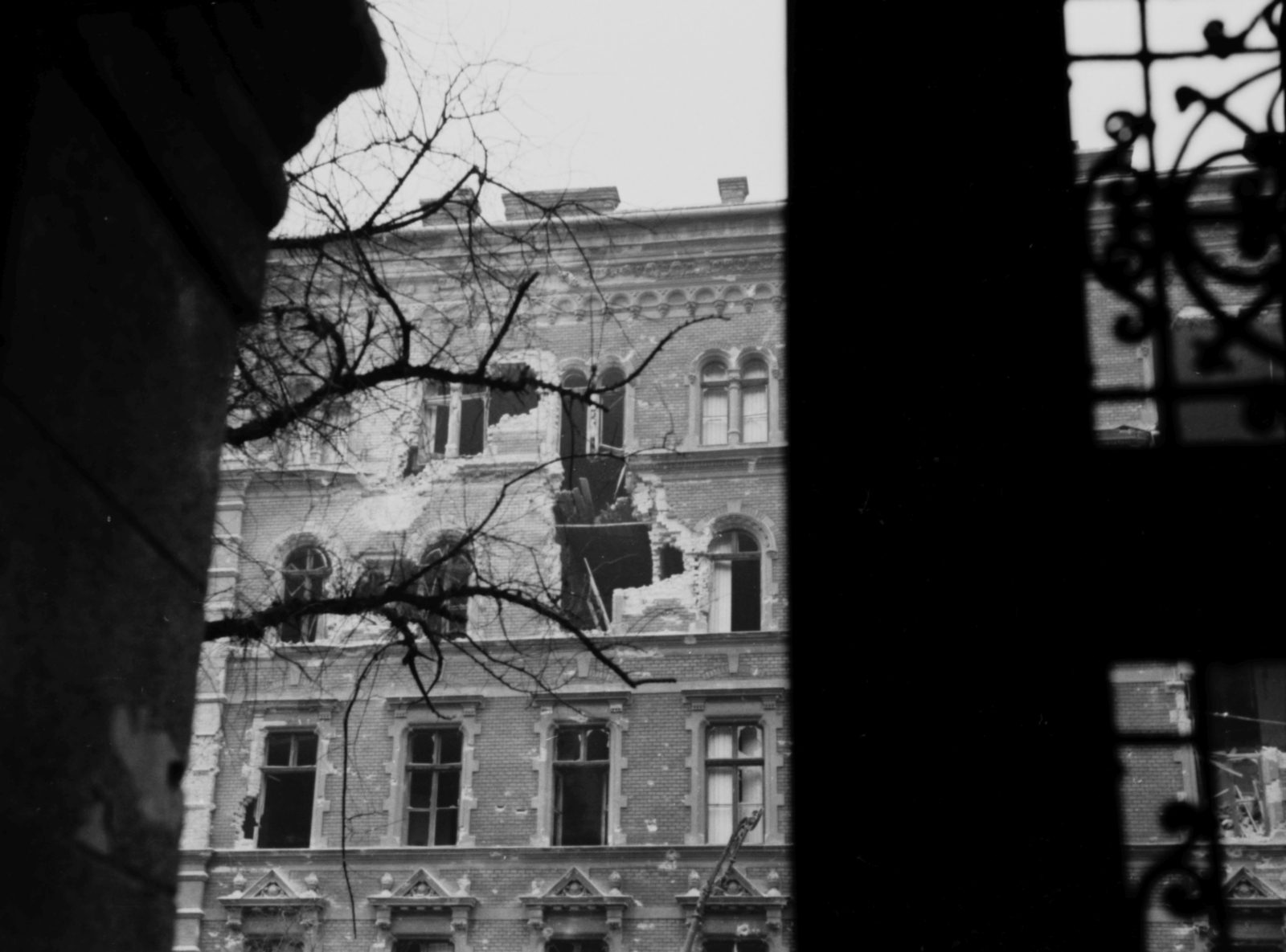 Magyarország, Budapest VIII., József körút 69., 1956, Berkó Pál, forradalom, épületkár, Budapest, Fortepan #79456