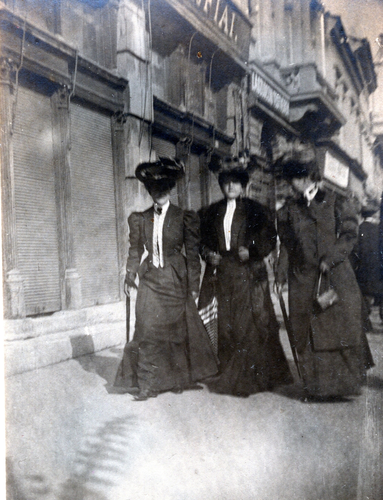 Romania,Transylvania, Cluj-Napoca, Mátyás király tér., 1910, Fortepan, hat, women, handbag, three people, Fortepan #7947