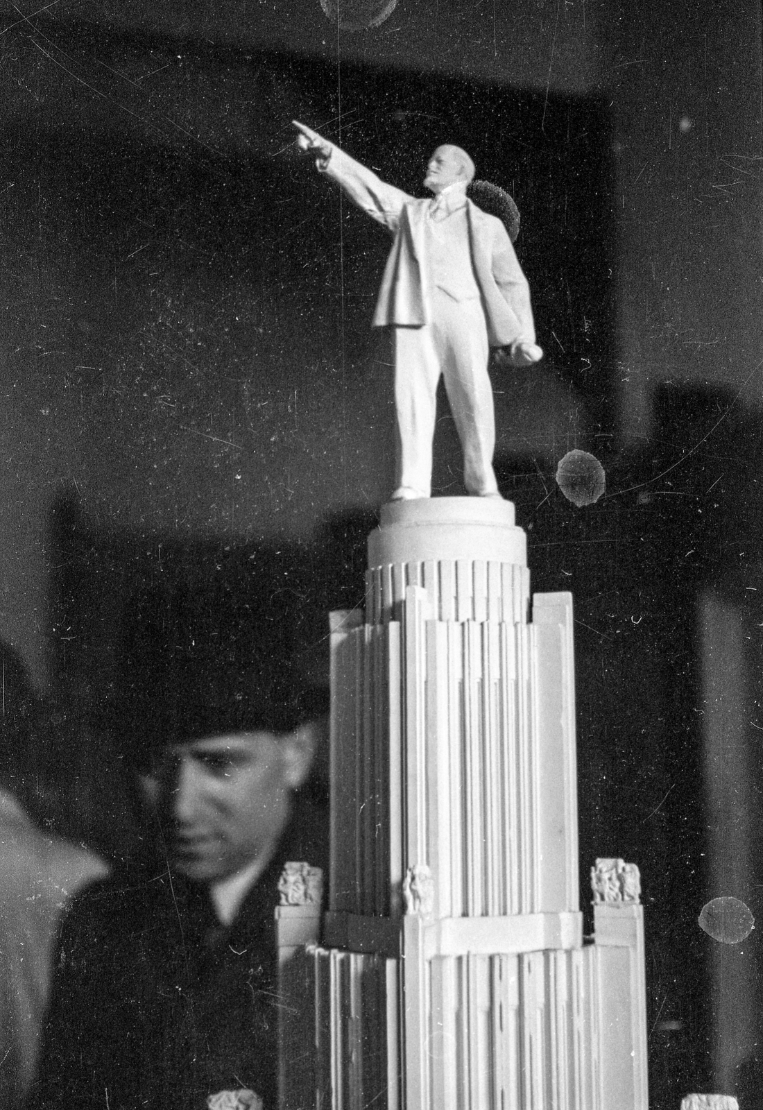 Hungary, Budapest XIV., a Moszkvába tervezett, de soha el nem készült Szovjetek Palotájának makettje a szovjet pavilonban., 1949, Berkó Pál, Lenin-portrayal, model, Budapest, Fortepan #79472