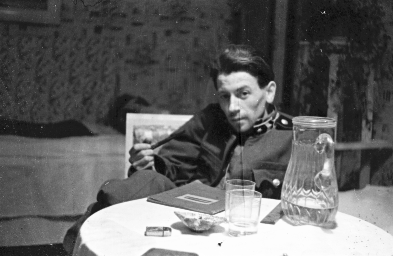 1945, Berkó Pál, uniform, carafe, tablecloth, soldier, table, smoking, couch, glass, Fortepan #79547