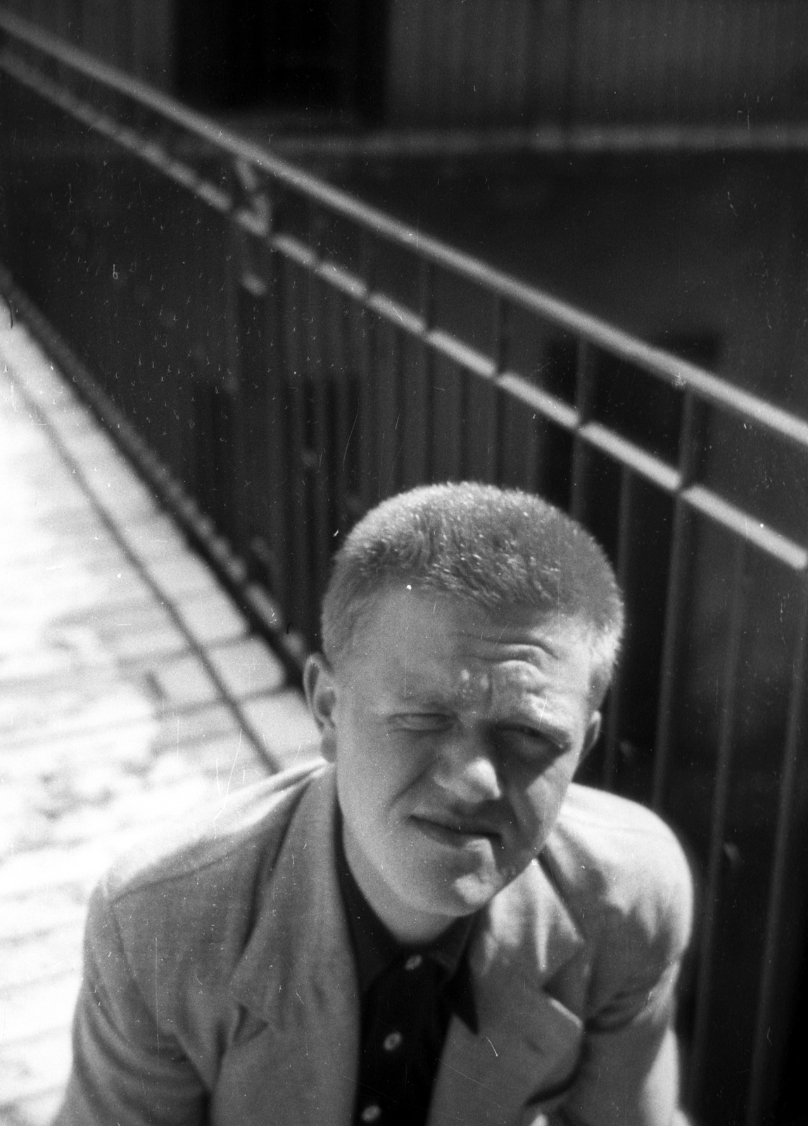 1965, Berkó Pál, sunshine, courtyard balcony, blinking, Fortepan #79557