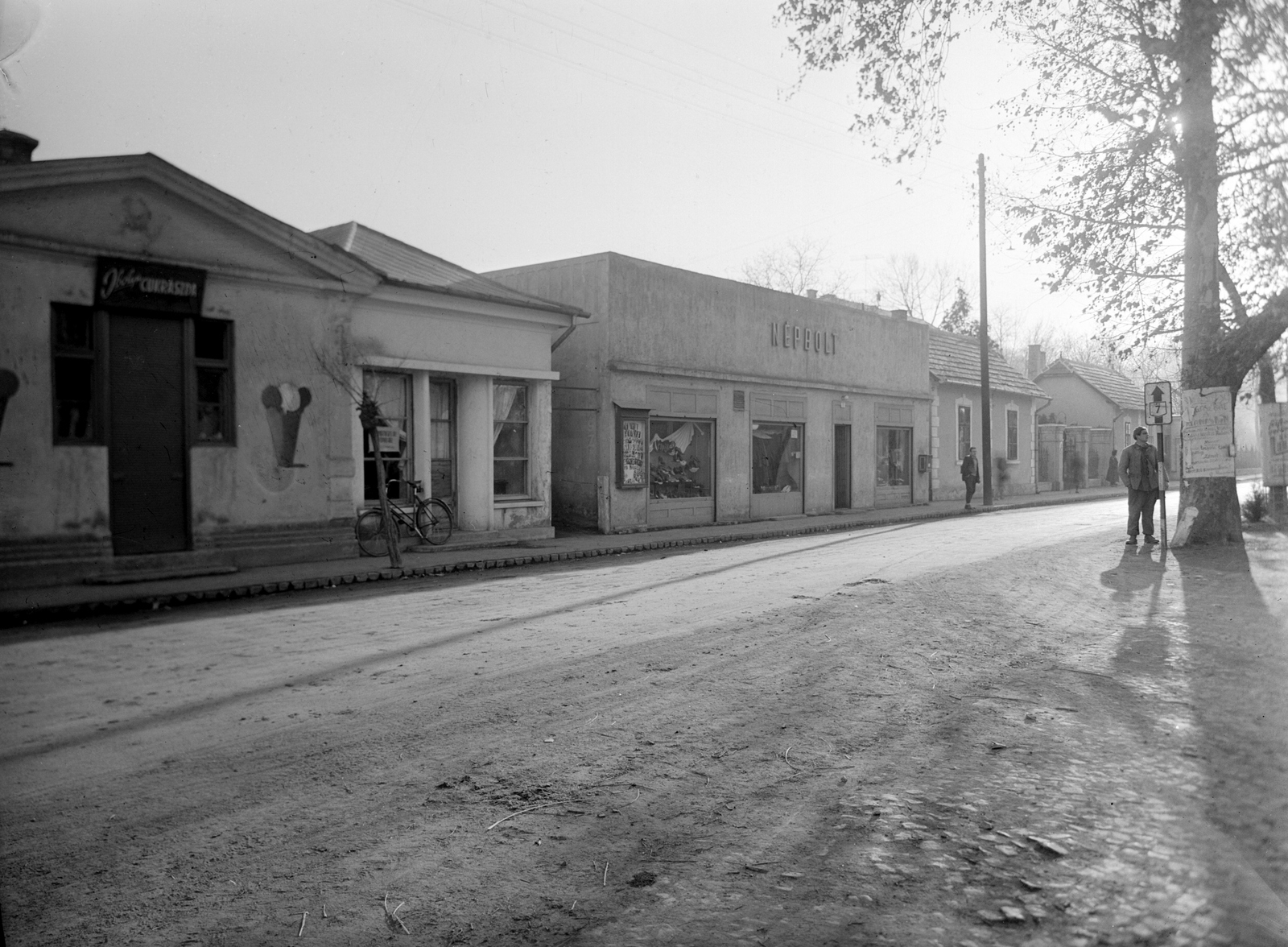 Hungary,Lake Balaton, Fonyód, Ady Endre út, üzletsor., 1956, UVATERV, street view, ice cream seller, Fortepan #79564