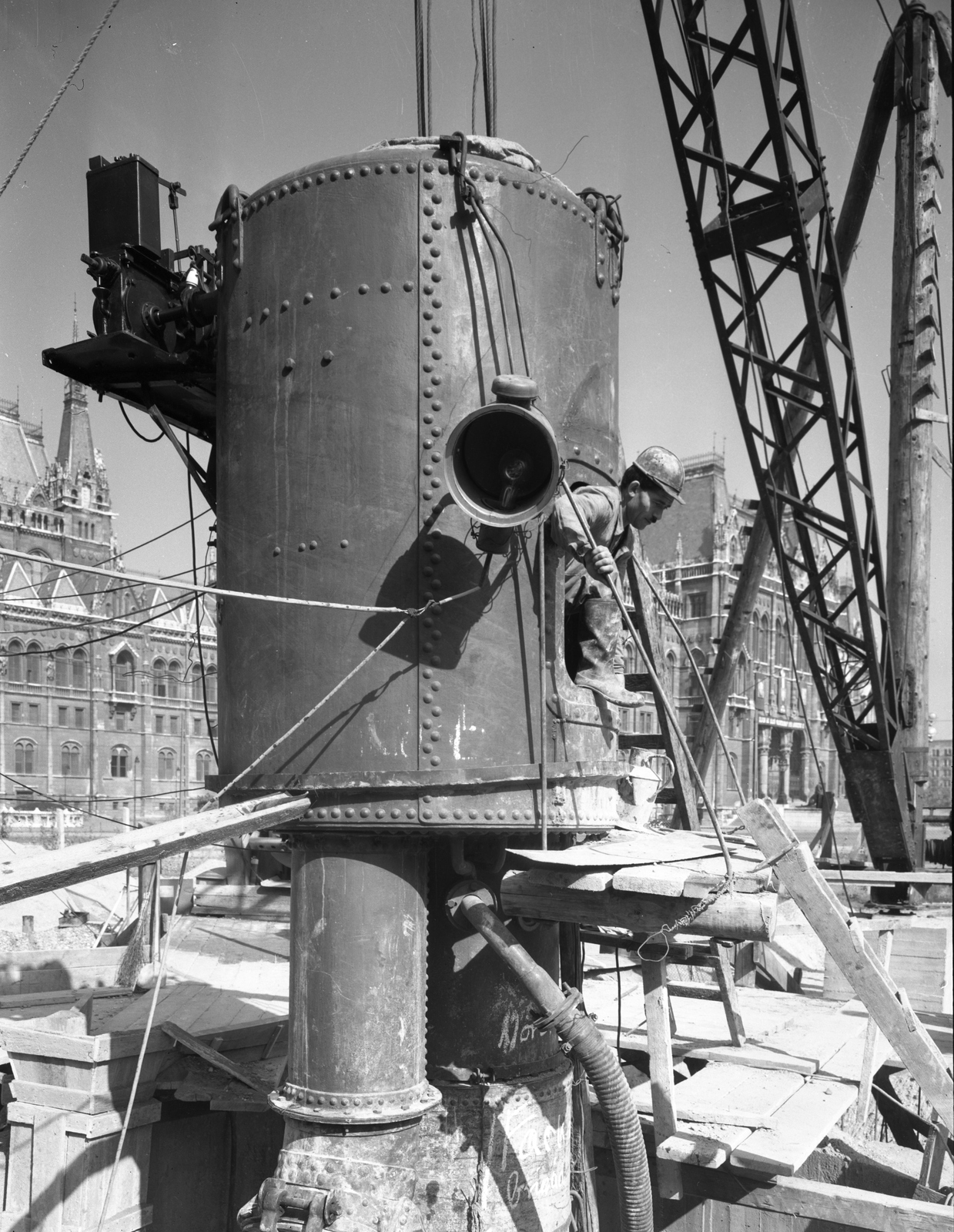 Hungary, Budapest V., Kossuth Lajos tér déli oldala, a metró építkezés területe., 1951, UVATERV, Budapest, subway construction, riveted steel, Fortepan #79584