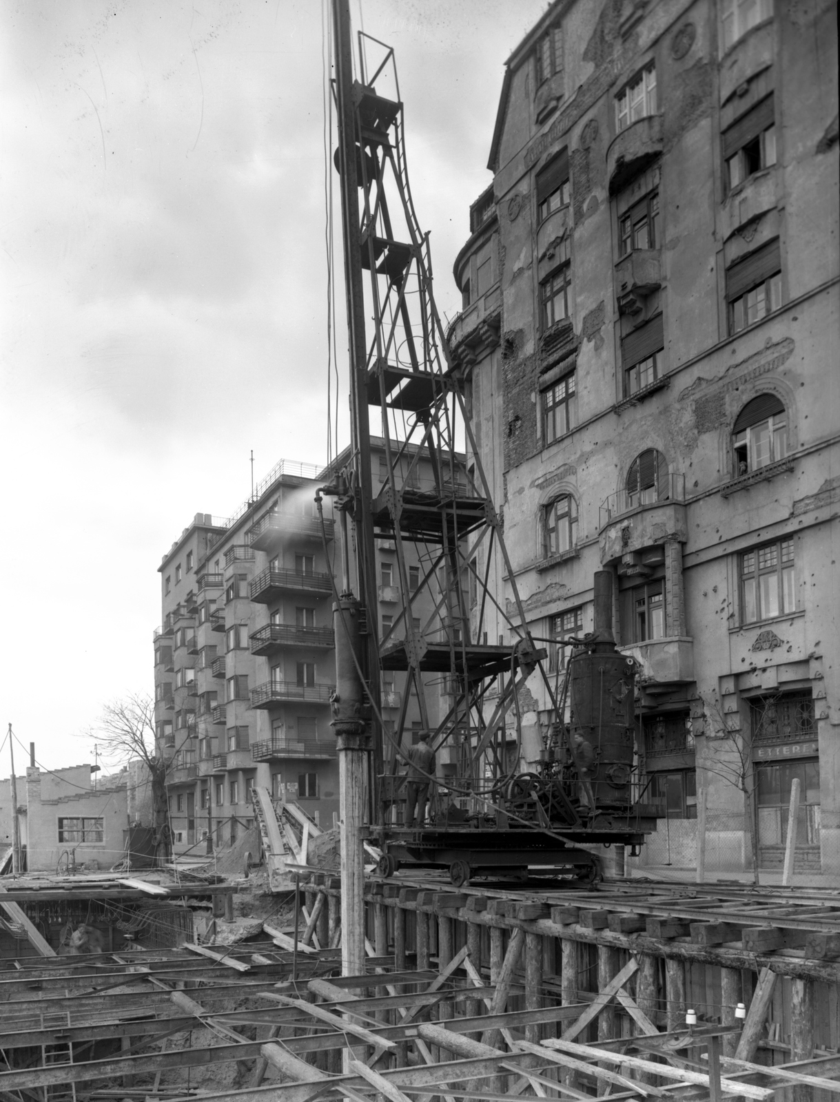 Hungary, Budapest XIII., Újpesti rakpart a Radnóti Miklós (Sziget) utcánál. A Vízművek gépházának építkezése., 1957, UVATERV, ram, Budapest, Fortepan #79622