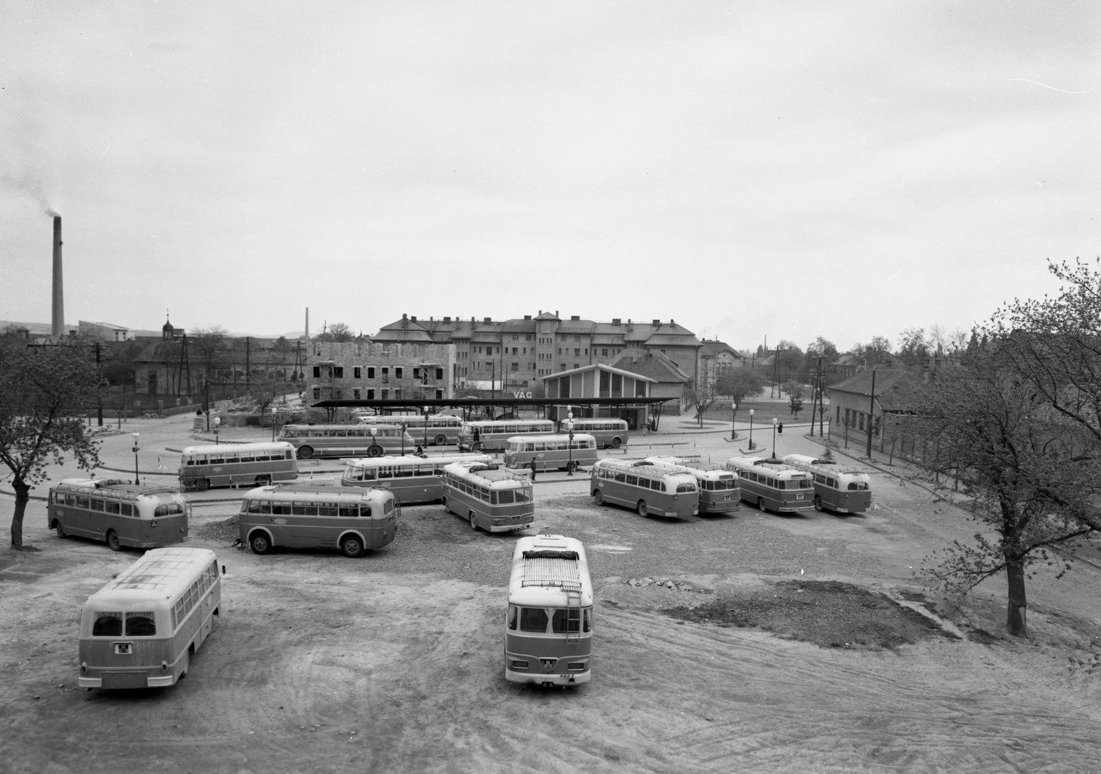 Hungary, Vác, MÁVAUT autóbusz-pályaudvar., 1961, UVATERV, bus, Ikarus-brand, trailer, Ikarus 620, ÁMG-brand, Fortepan #79673