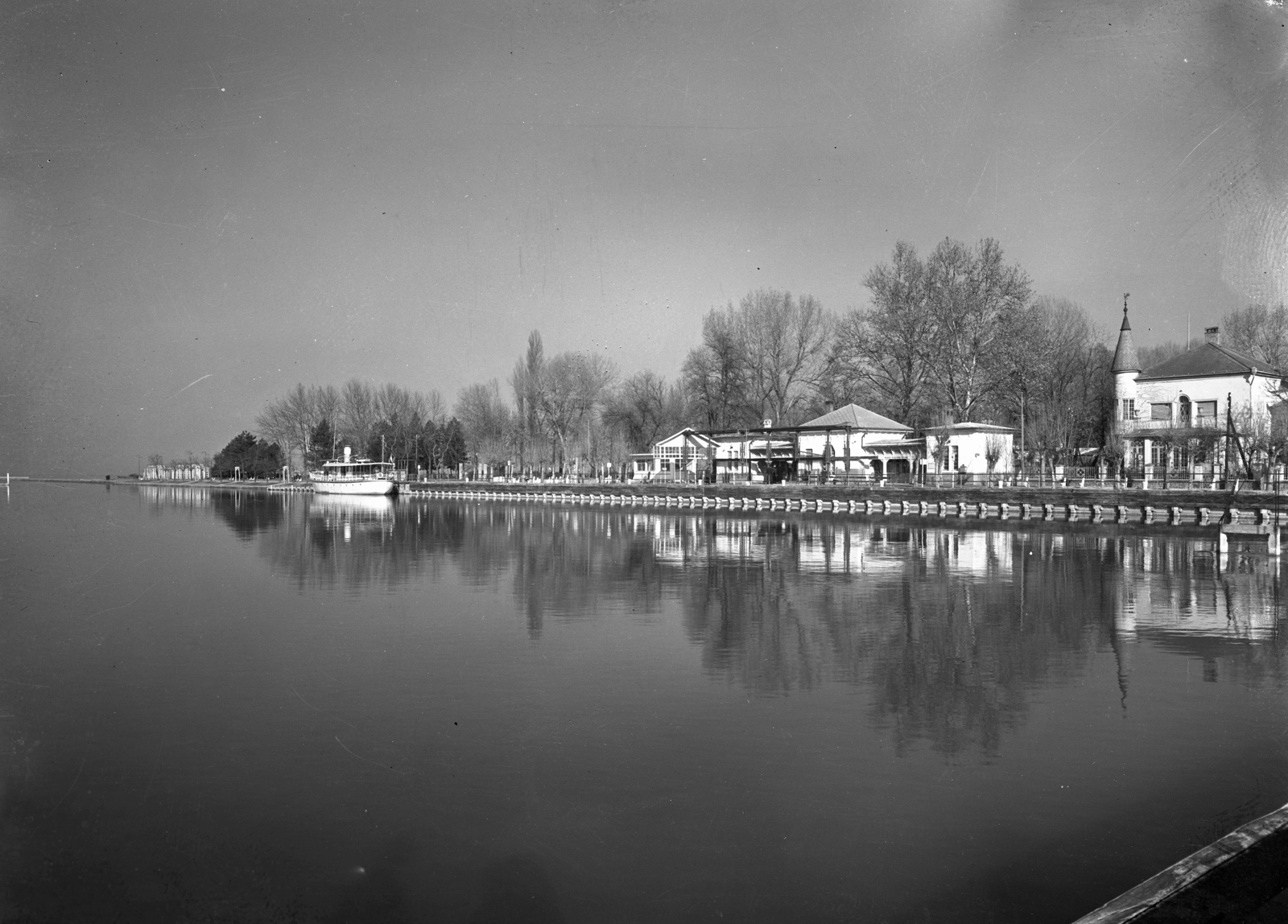 Magyarország,Balaton, Siófok, hajóállomás., 1955, UVATERV, tükörkép, víztükör, kikötő, vízpart, Fortepan #79723