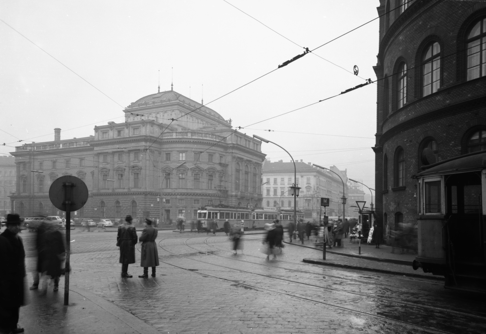 Hungary, Budapest VIII., Blaha Lujza tér, Nemzeti Színház a Népszínház utcából nézve., 1965, UVATERV, tram, Fellner and Helmer-design, eclectic architecture, Budapest, Fortepan #79798