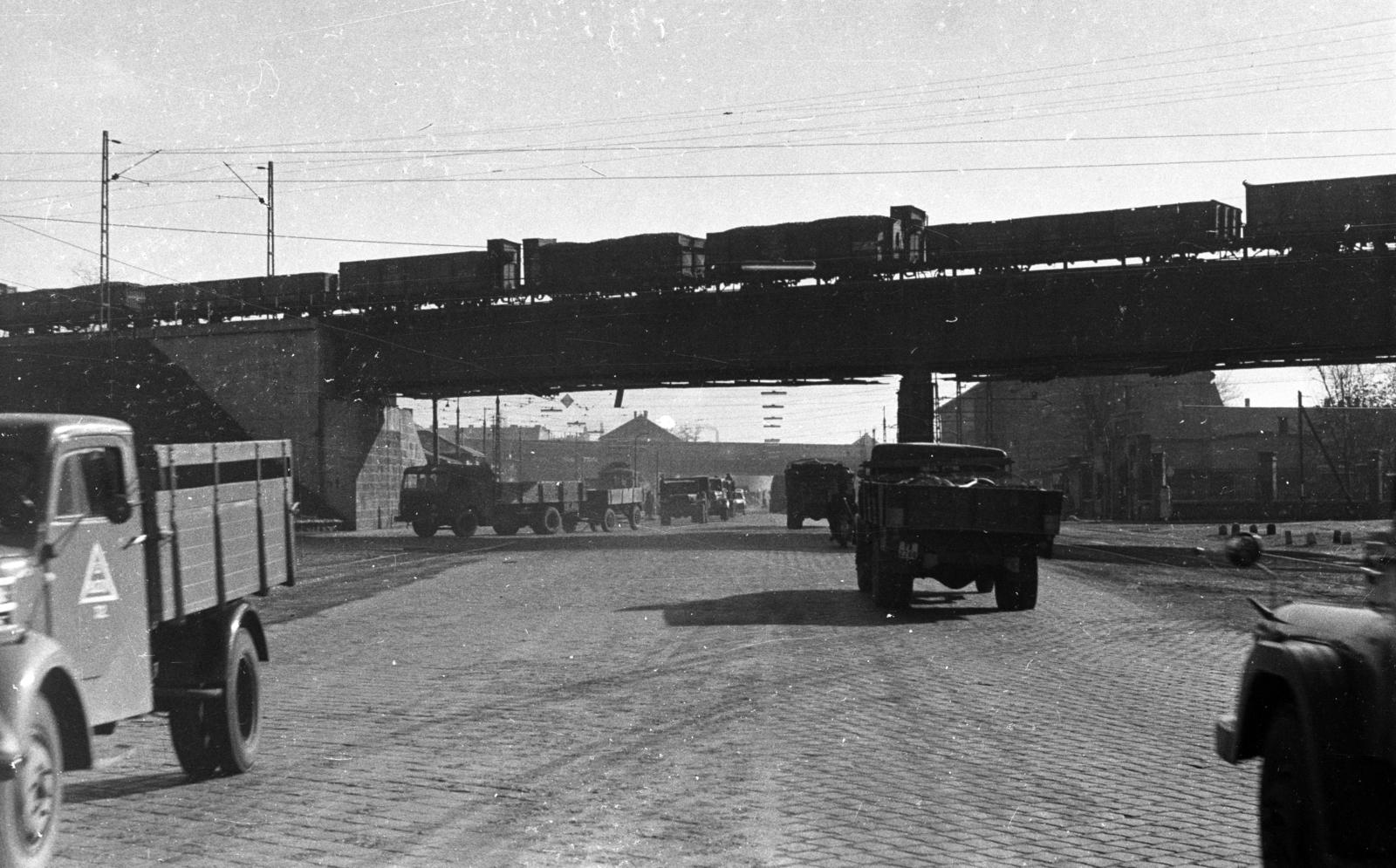 Hungary, Budapest IX., vasúti híd a Soroksári út felett a Közvágóhídnál., 1960, UVATERV, traffic, commercial vehicle, Budapest, Fortepan #79809