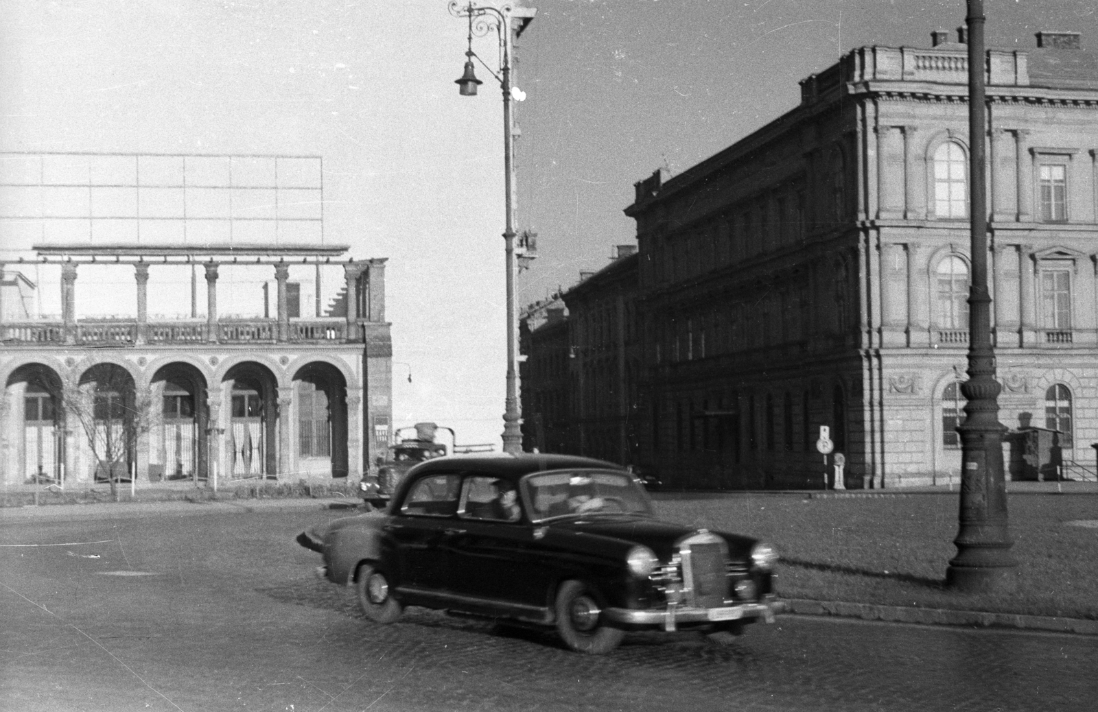 Hungary, Budapest I., Clark Ádám tér, szemben a Fő utca torkolata., 1960, UVATERV, Gerrman brand, Mercedes-brand, automobile, Mercedes W120, Budapest, Fortepan #79814