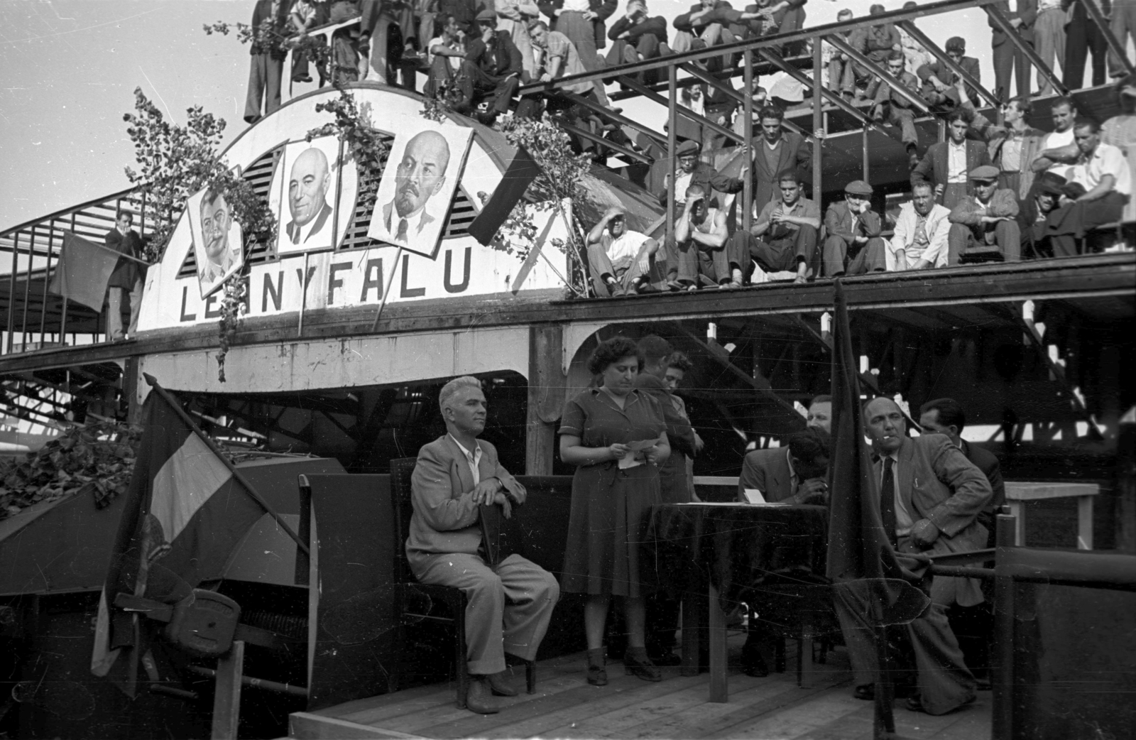 Hungary, Budapest IV., Újpesti-öböl, Népsziget, MAHART hajójavító. A felvétel a Leányfalu/Kossuth gőzös átépítésekor készült., 1953, UVATERV, ship, flag, festive, steamboat, Kossuth/Leányfalu/Rigó/Ferenc Ferdinánd Főherceg ship, Budapest, Fortepan #79815